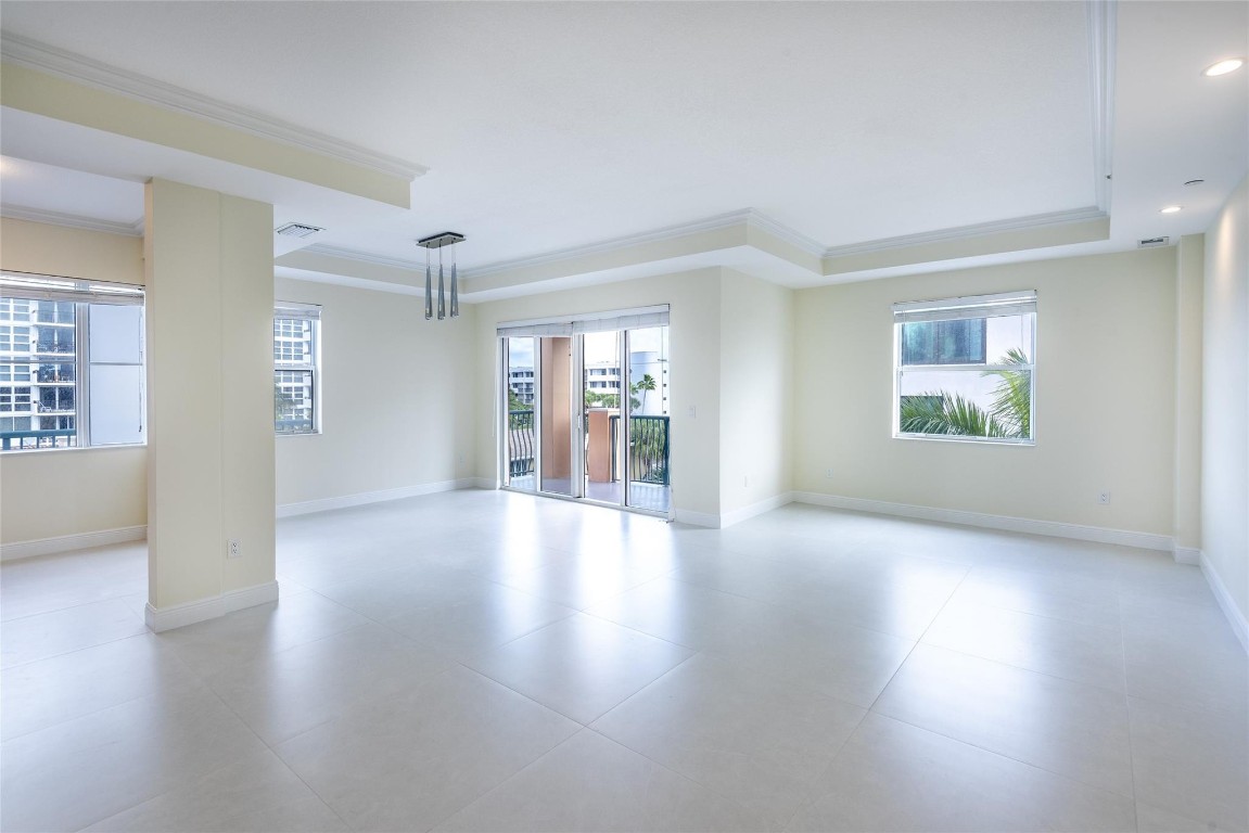 3236 NE 5th Street 402