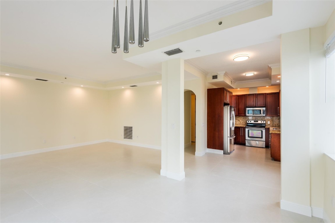 3236 NE 5th Street 402