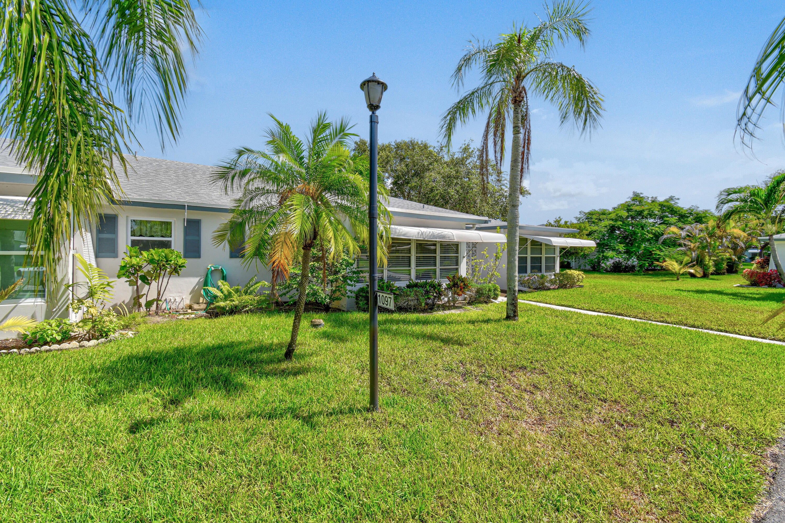 1097 Circle Terrace W C, Delray Beach FL 33445