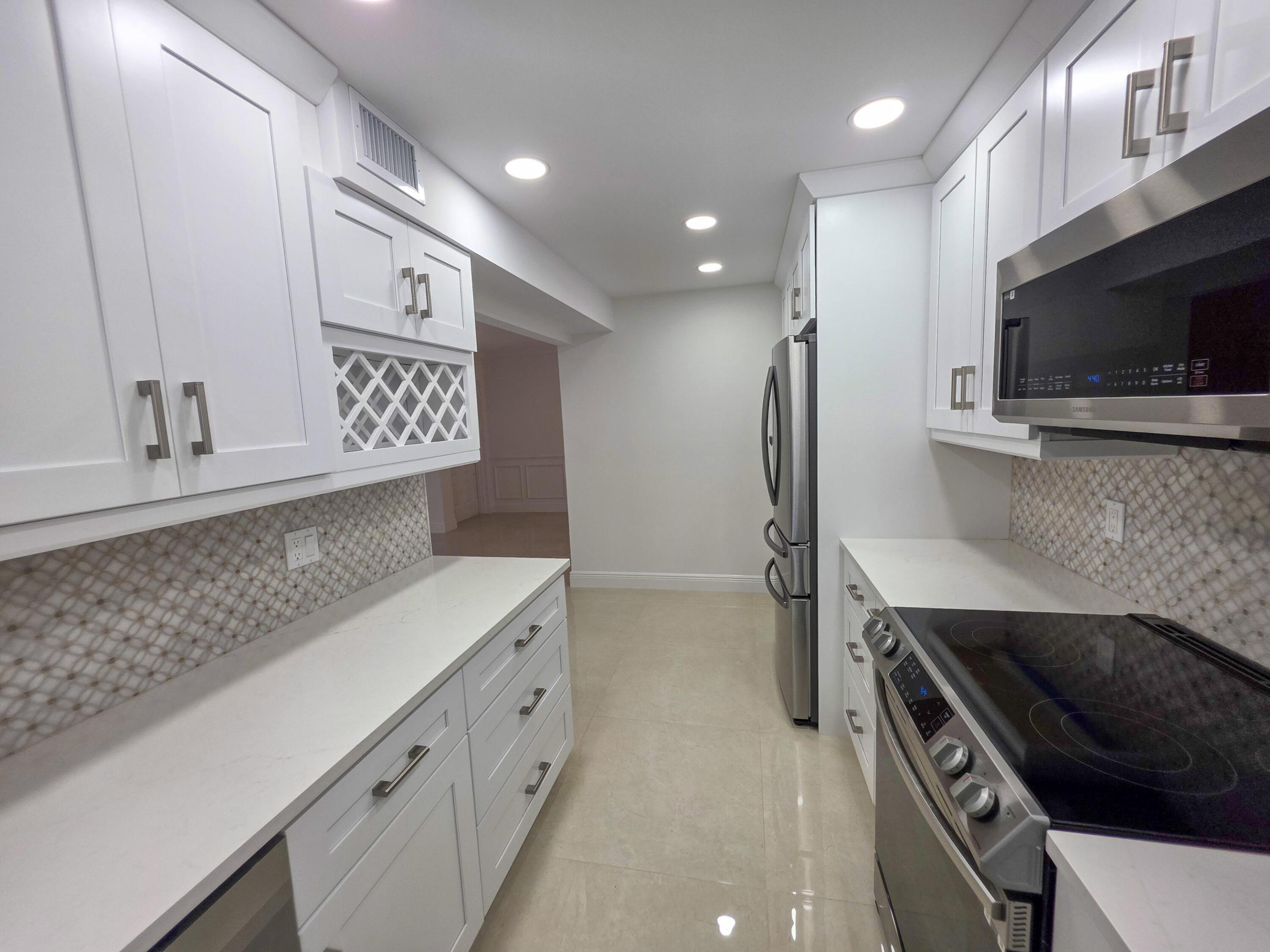 PALM CLUB WEST VILLAGE 1 CONDO - Residential