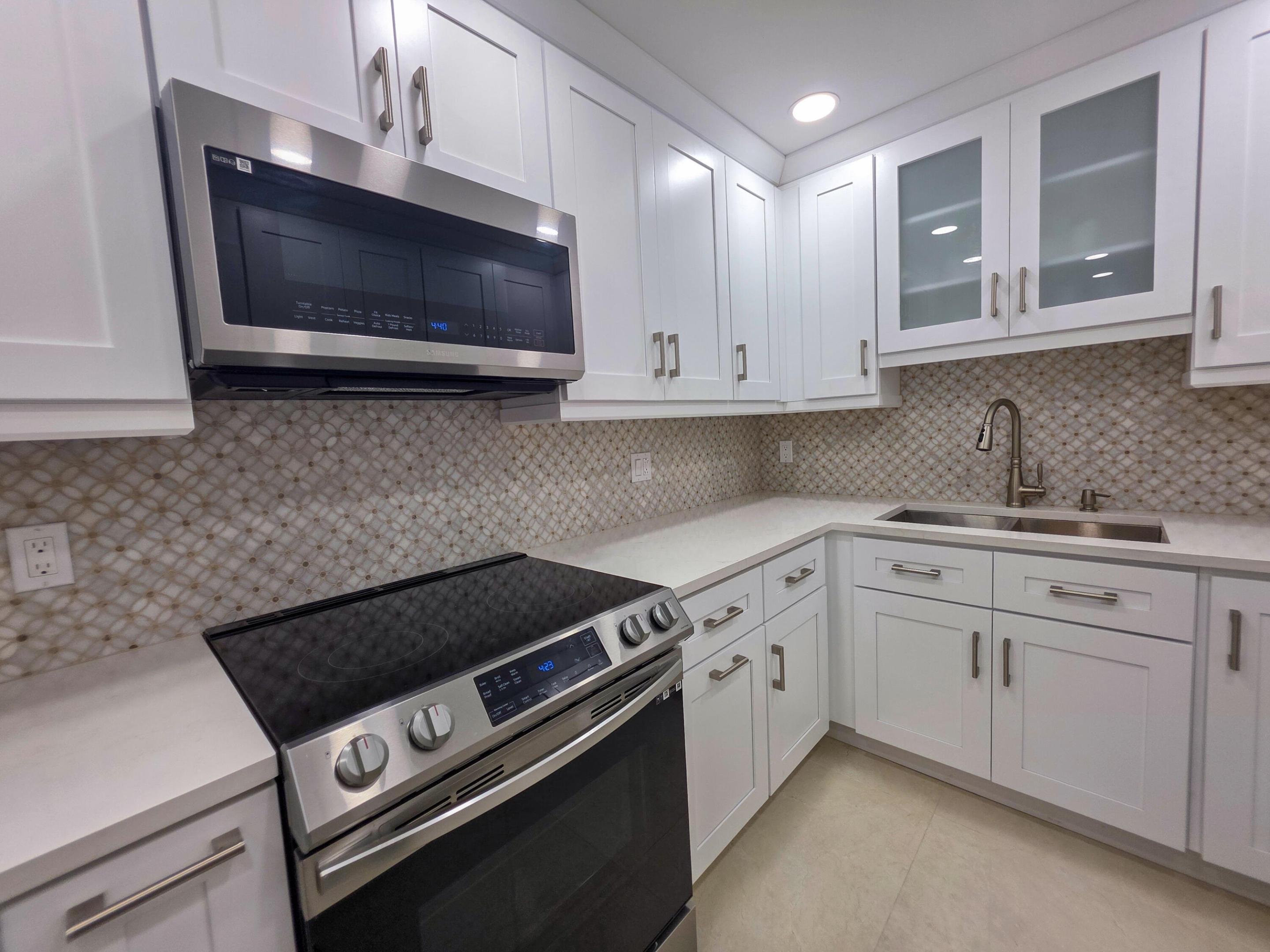 PALM CLUB WEST VILLAGE 1 CONDO - Residential