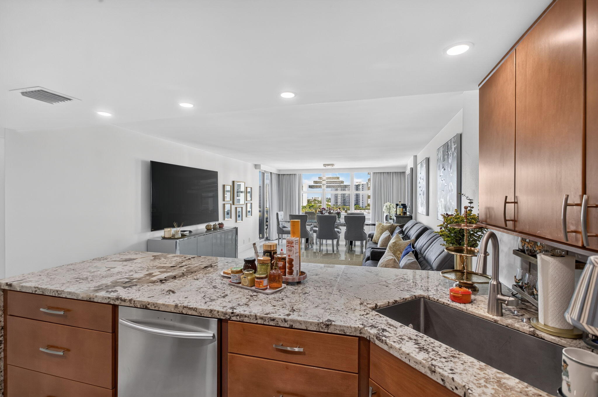 3015 N OCEAN Boulevard 8B
