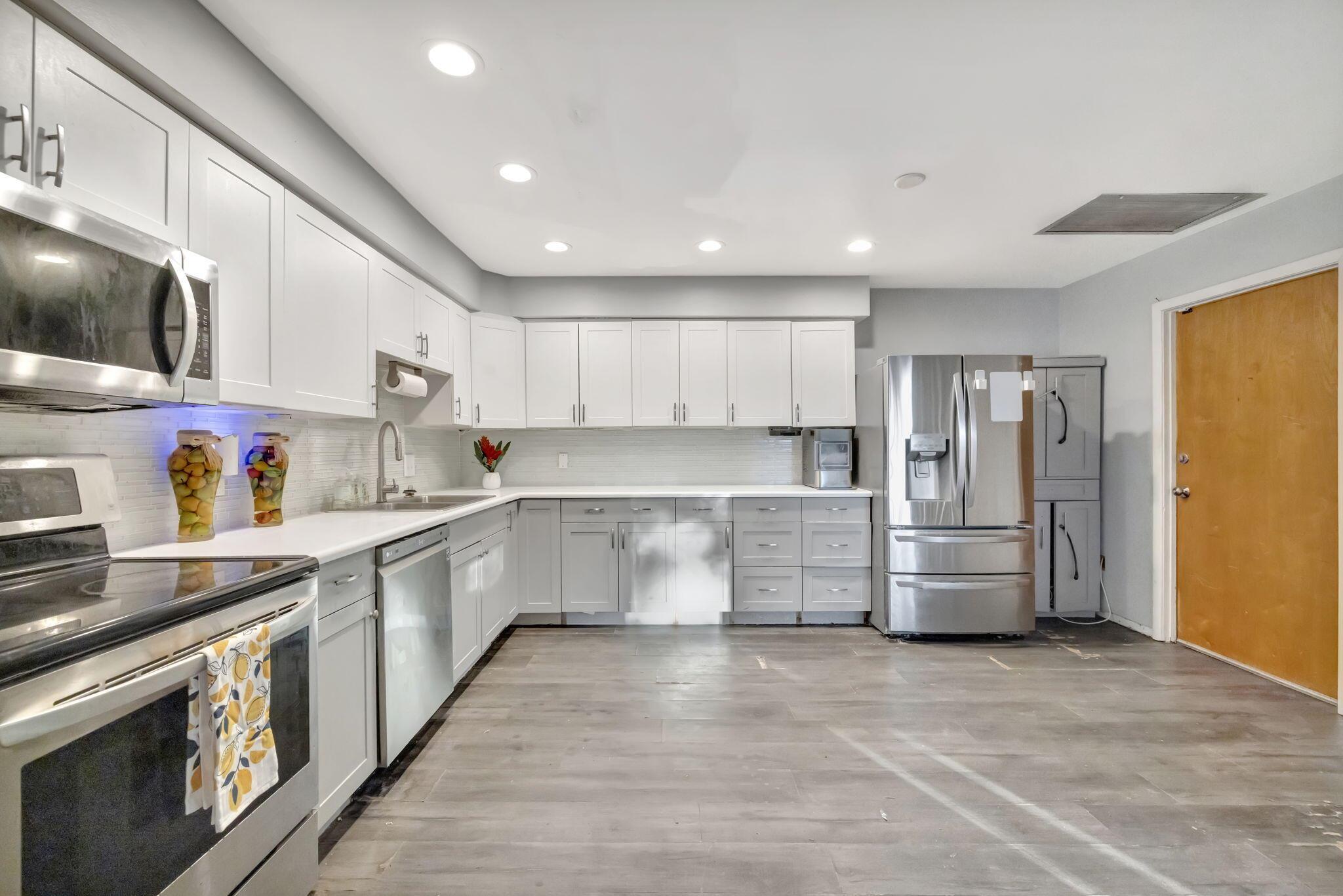 KEY COLONY TOWNHOUSE - Residential