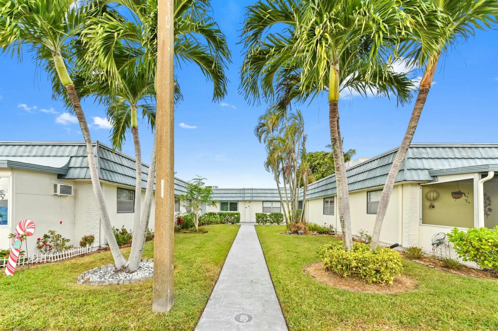 Photo of 91 Waterford D, Delray Beach, FL 33446 (MLS # R11067256)