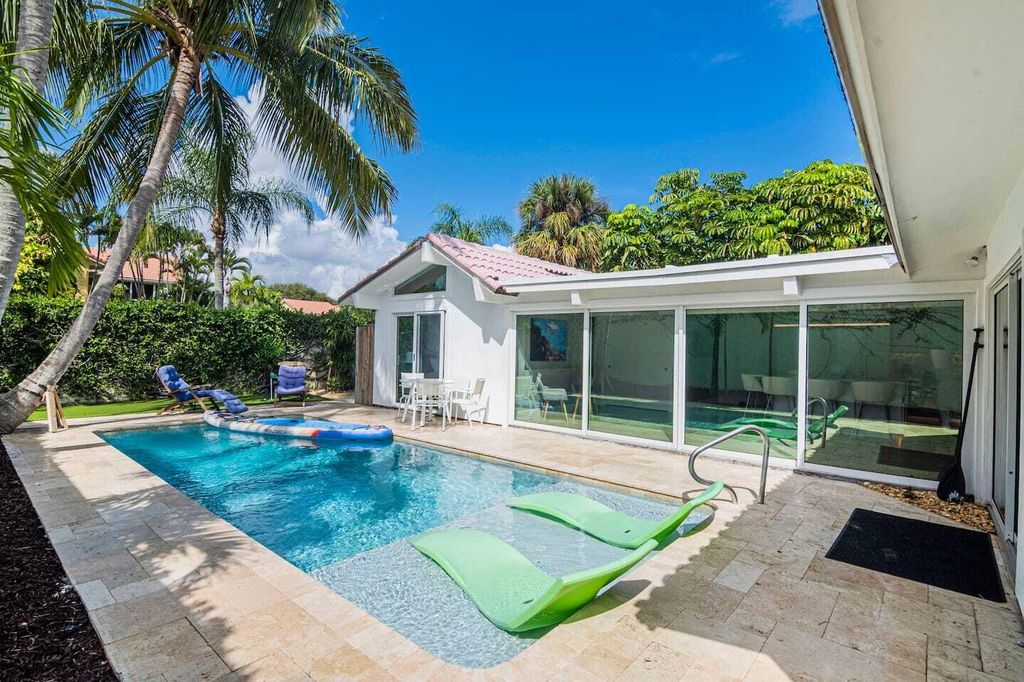 Photo of 103 W Sandpiper Circle W, Jupiter, FL 33477 (MLS # R11146007)
