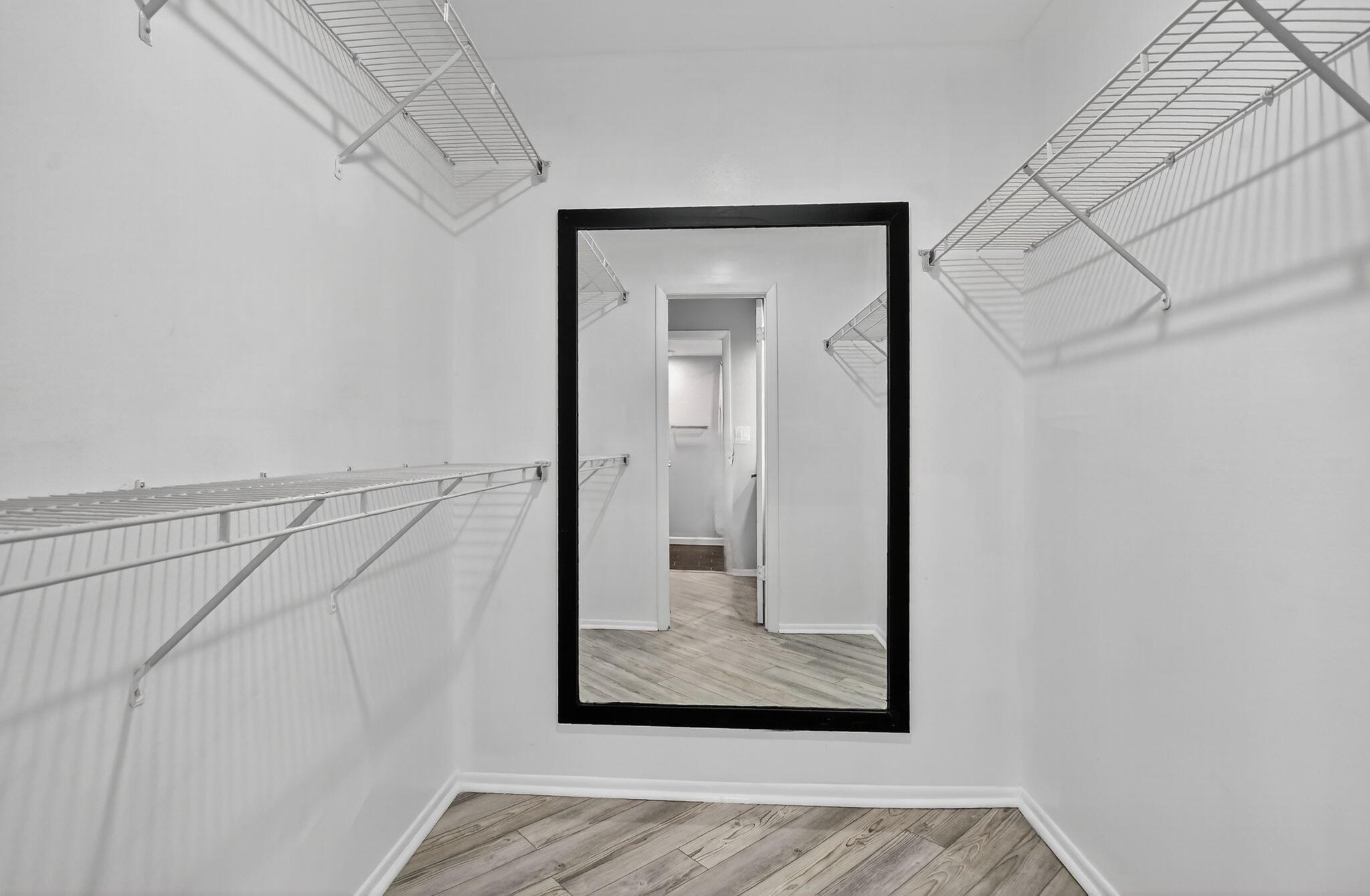 TOWN & COUNTRY ESTATES CO - Residential