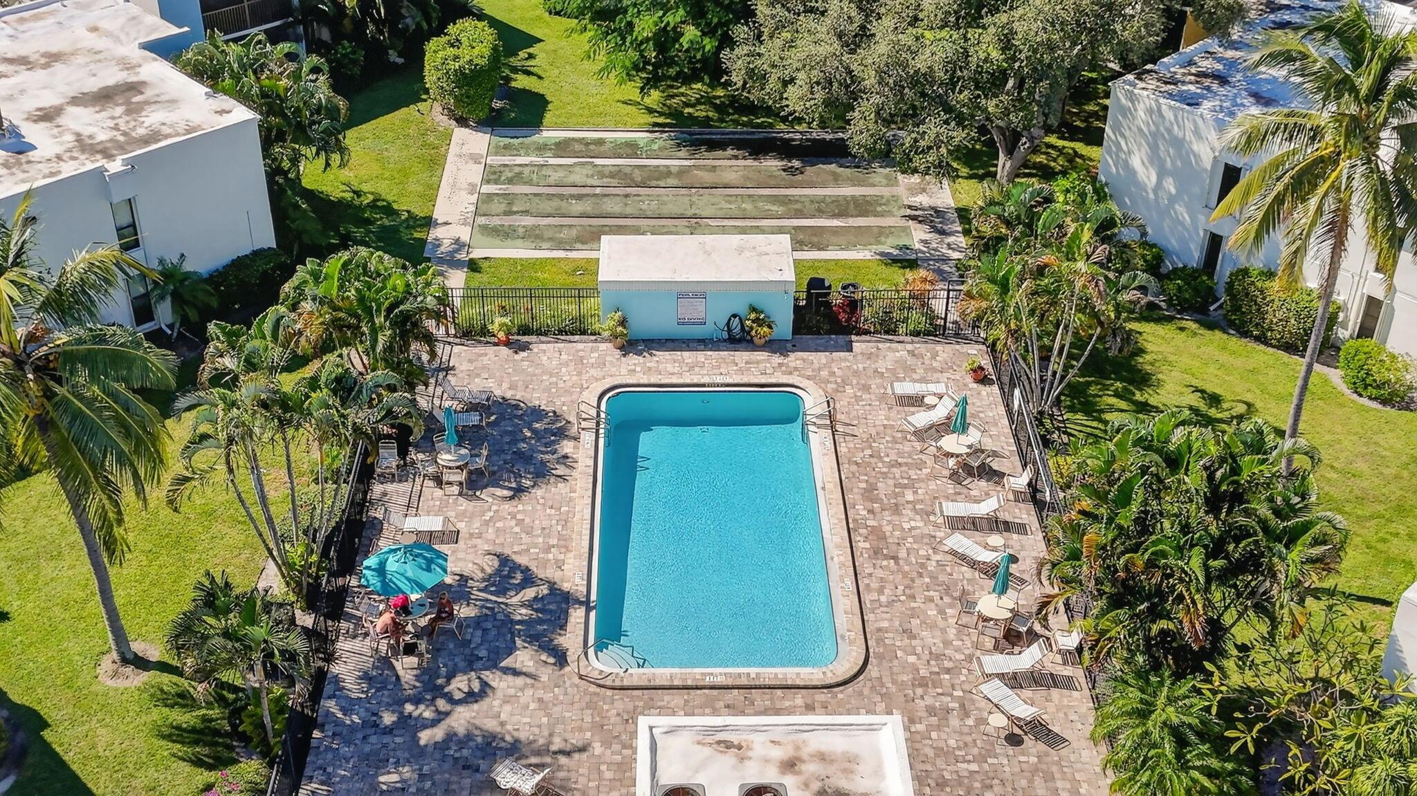 TOWN & COUNTRY ESTATES CO - Residential