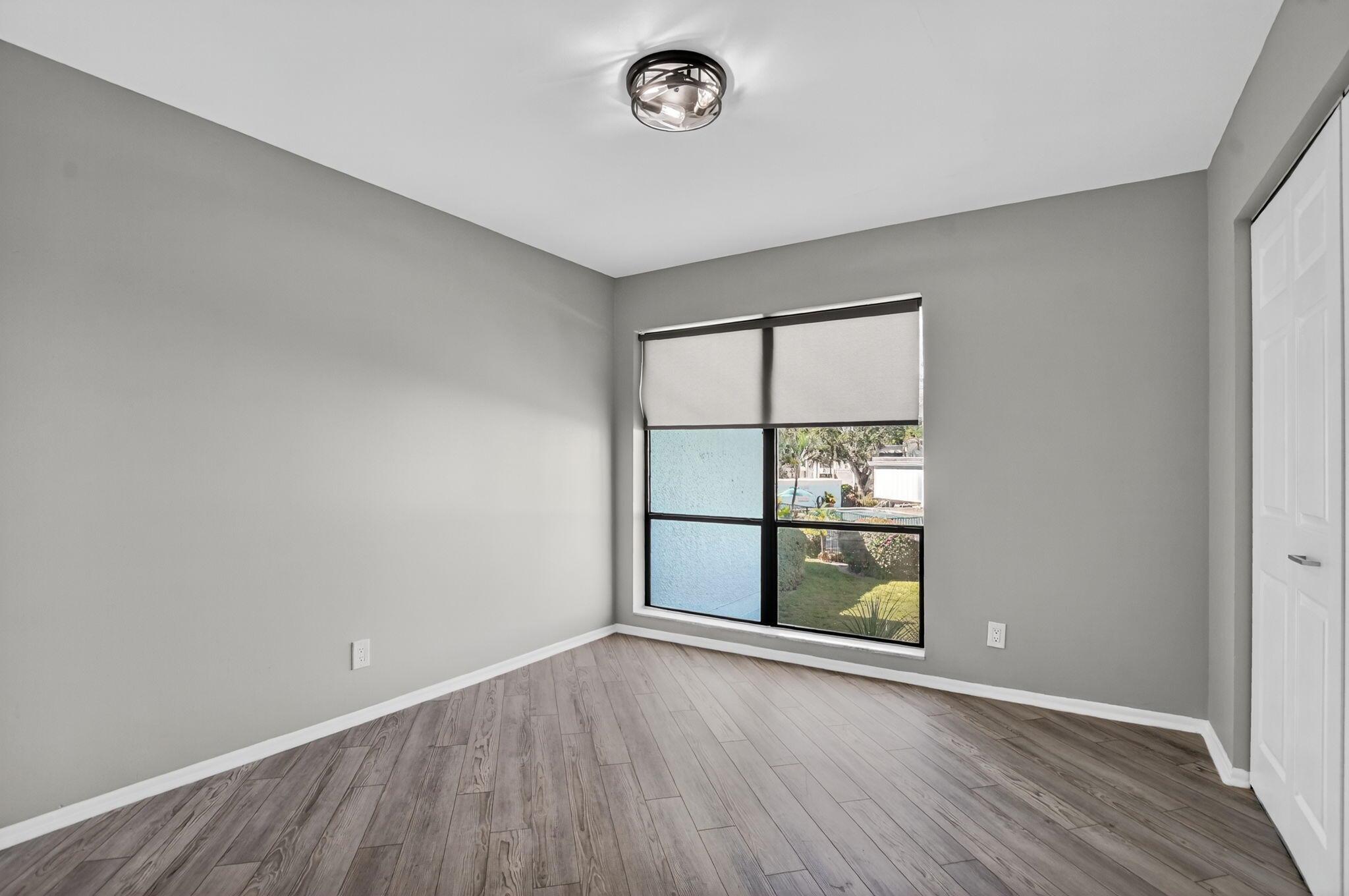 TOWN & COUNTRY ESTATES CO - Residential