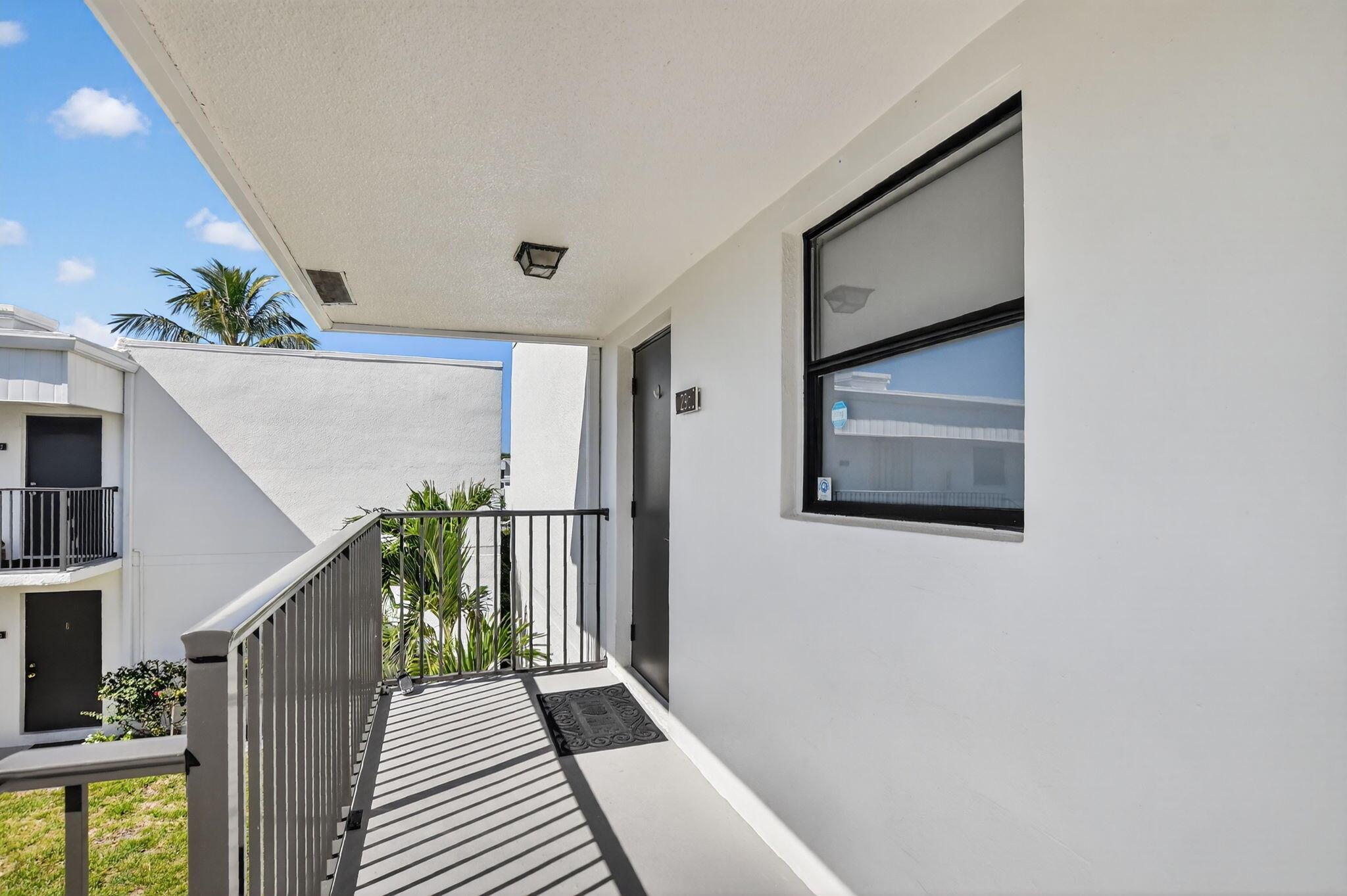 TOWN & COUNTRY ESTATES CO - Residential