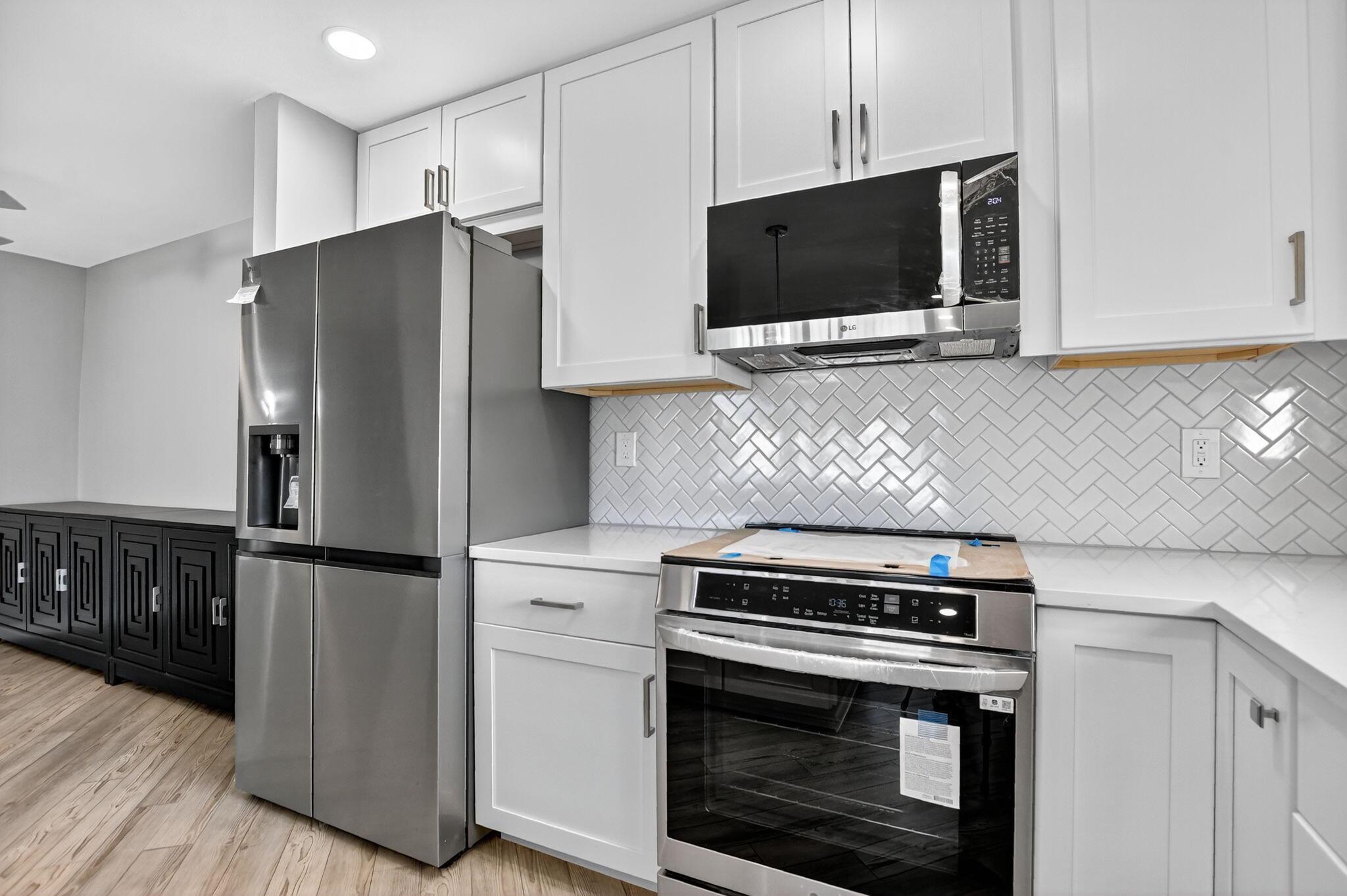 TOWN & COUNTRY ESTATES CO - Residential