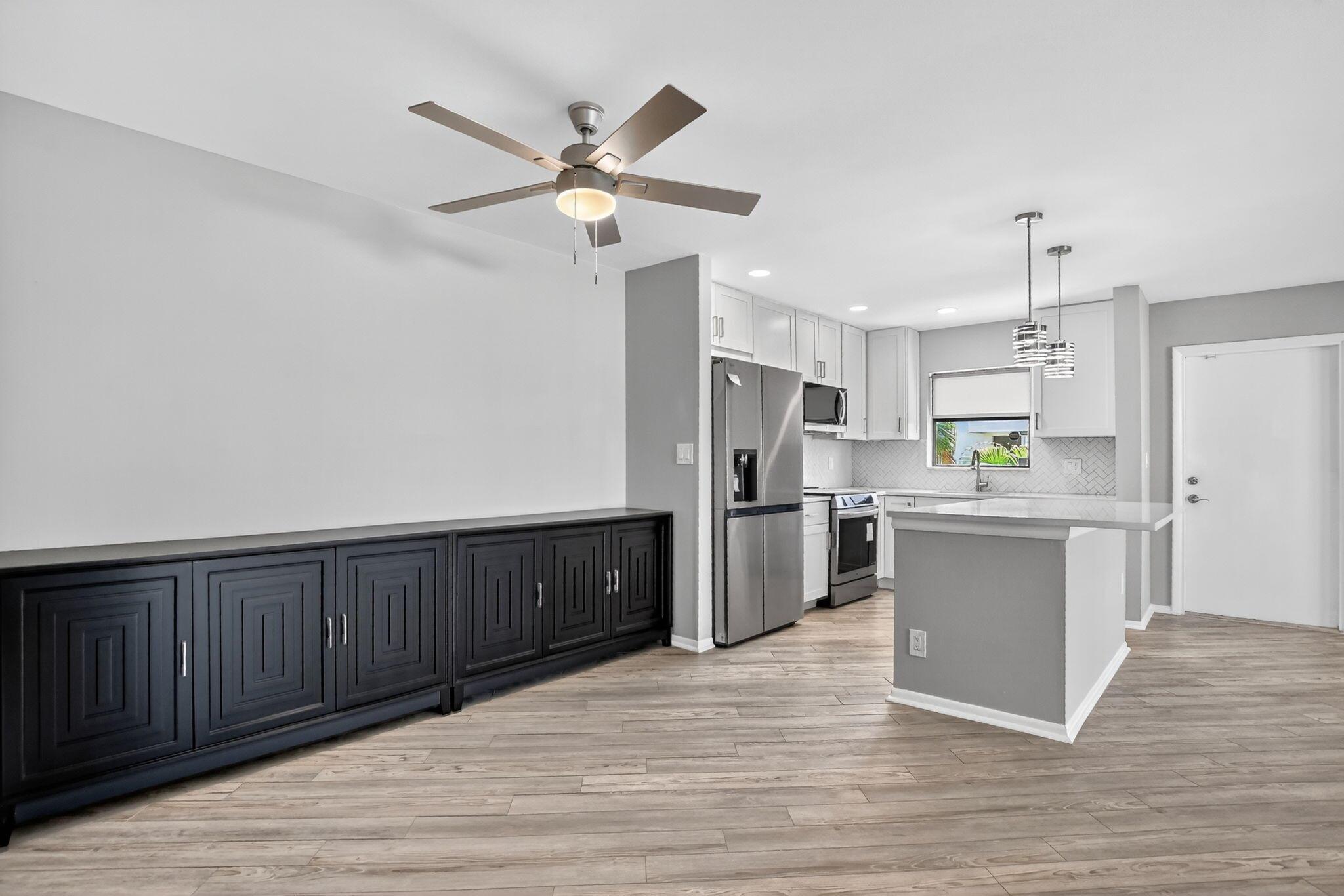 TOWN & COUNTRY ESTATES CO - Residential