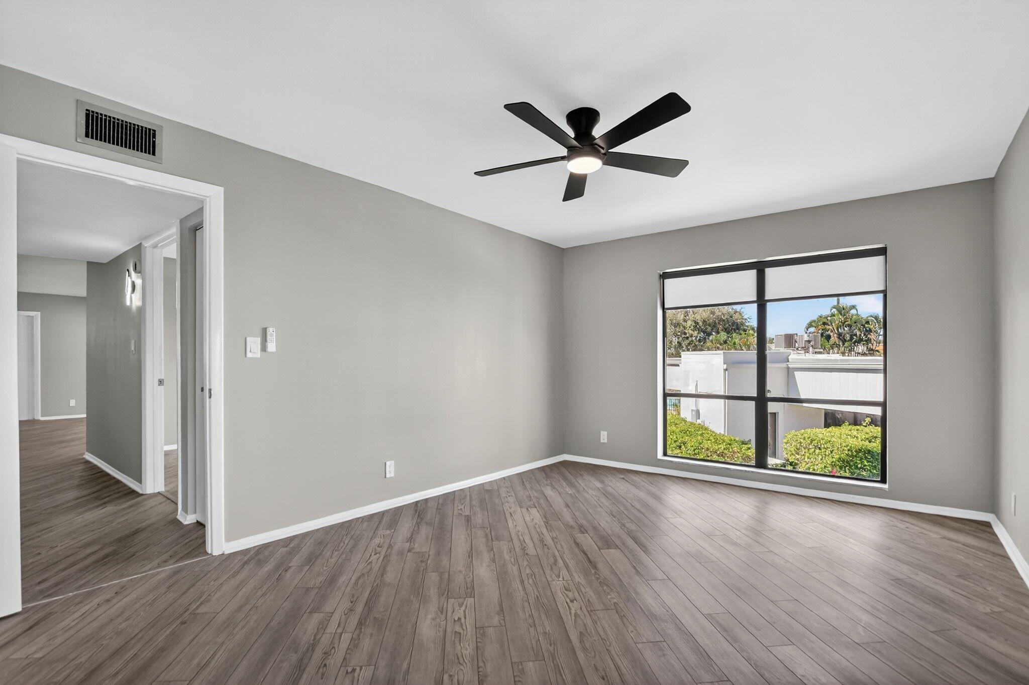 TOWN & COUNTRY ESTATES CO - Residential