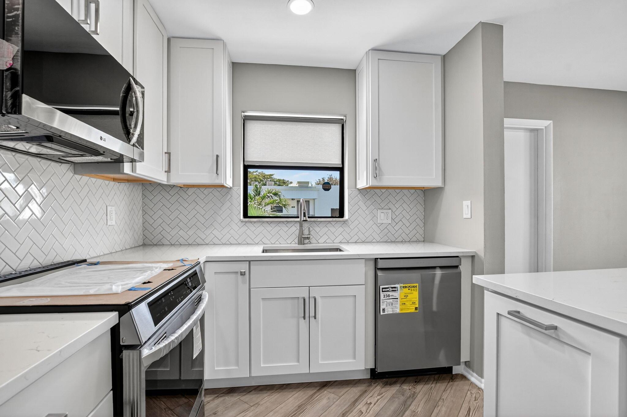 TOWN & COUNTRY ESTATES CO - Residential