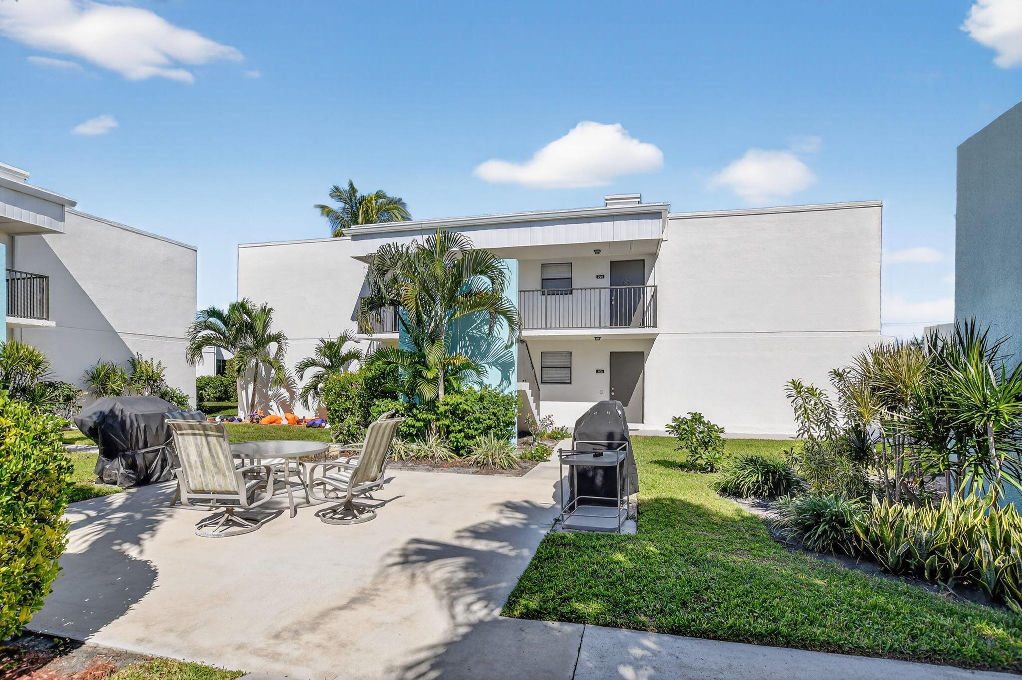 TOWN & COUNTRY ESTATES CO - Residential