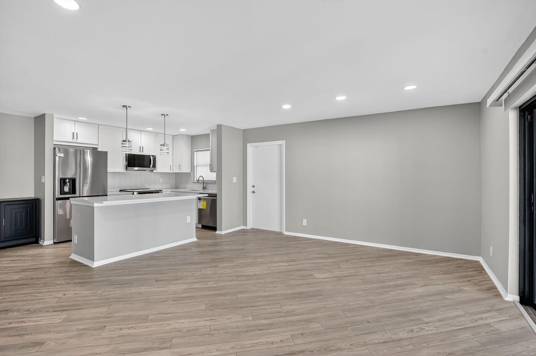 TOWN & COUNTRY ESTATES CO - Residential