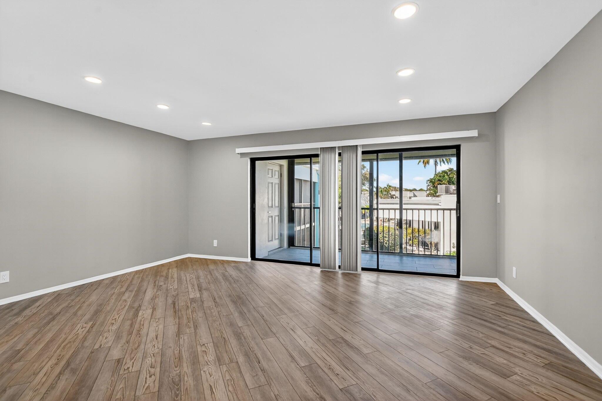 TOWN & COUNTRY ESTATES CO - Residential