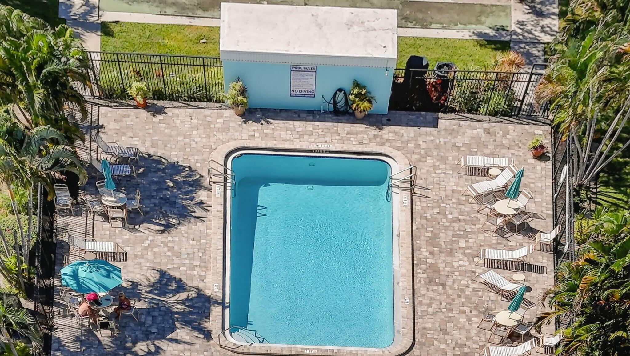 TOWN & COUNTRY ESTATES CO - Residential