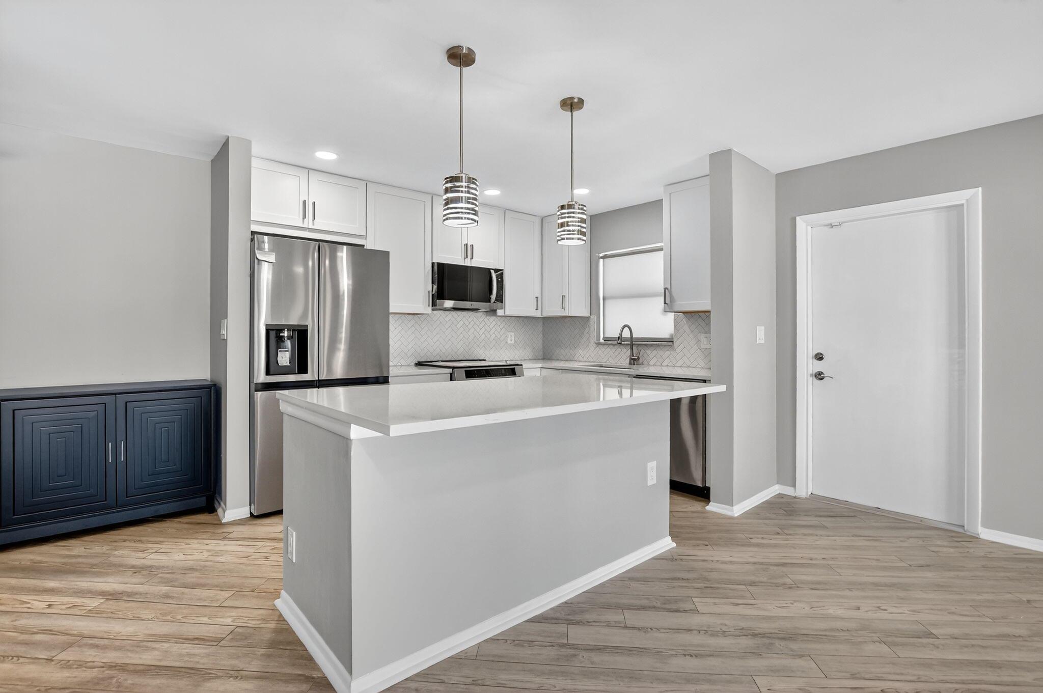 TOWN & COUNTRY ESTATES CO - Residential