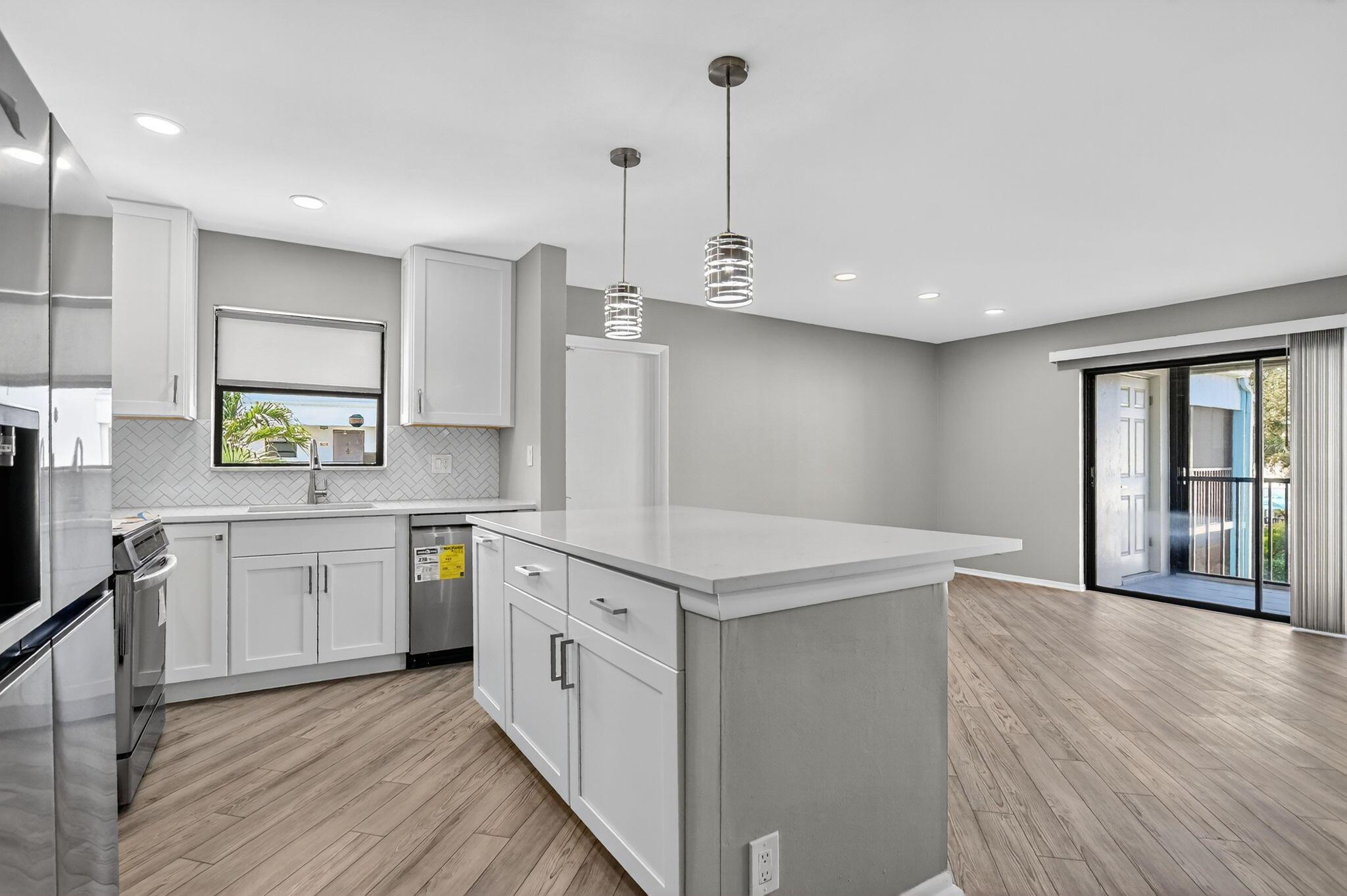 TOWN & COUNTRY ESTATES CO - Residential