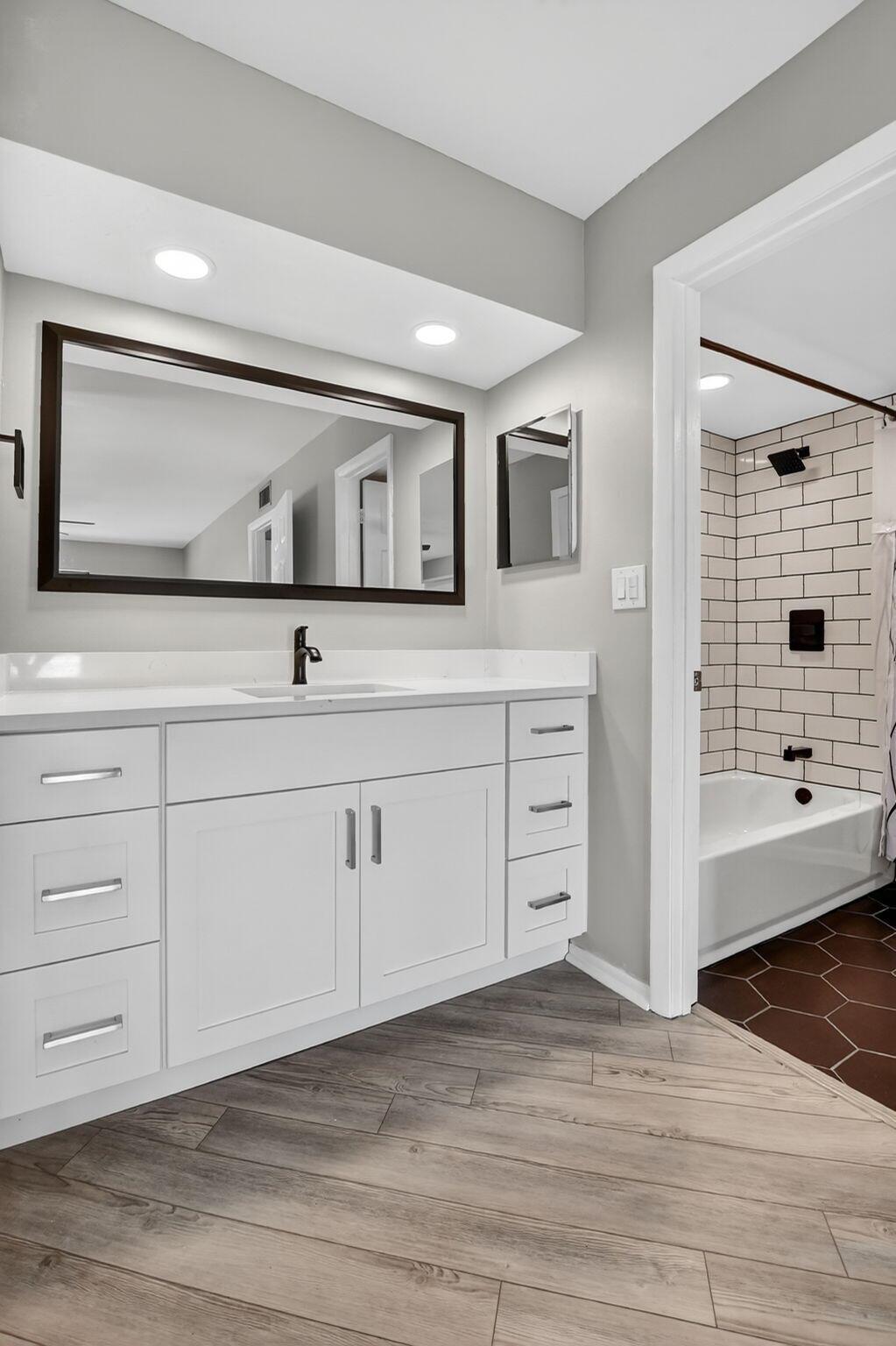 TOWN & COUNTRY ESTATES CO - Residential