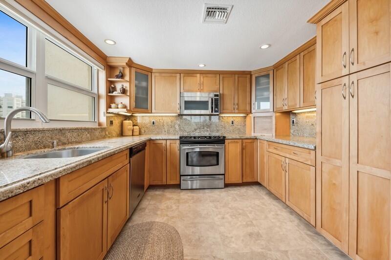 SEAGATE OF HIGHLAND CONDO - Residential