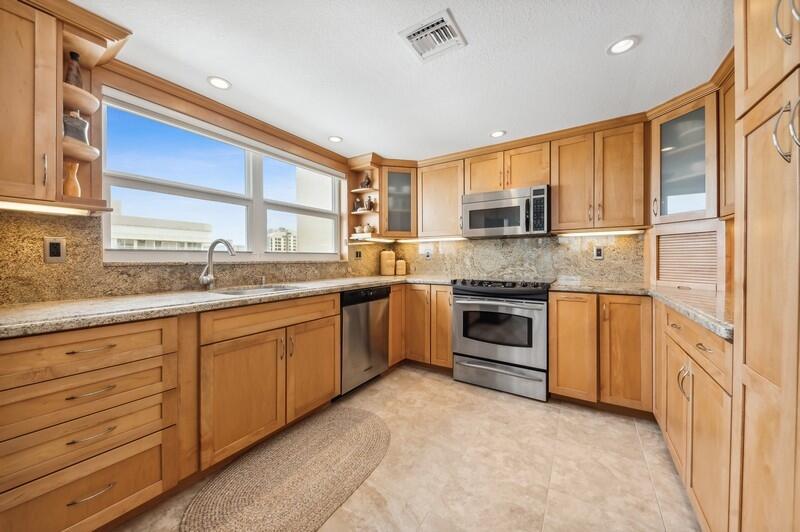 SEAGATE OF HIGHLAND CONDO - Residential