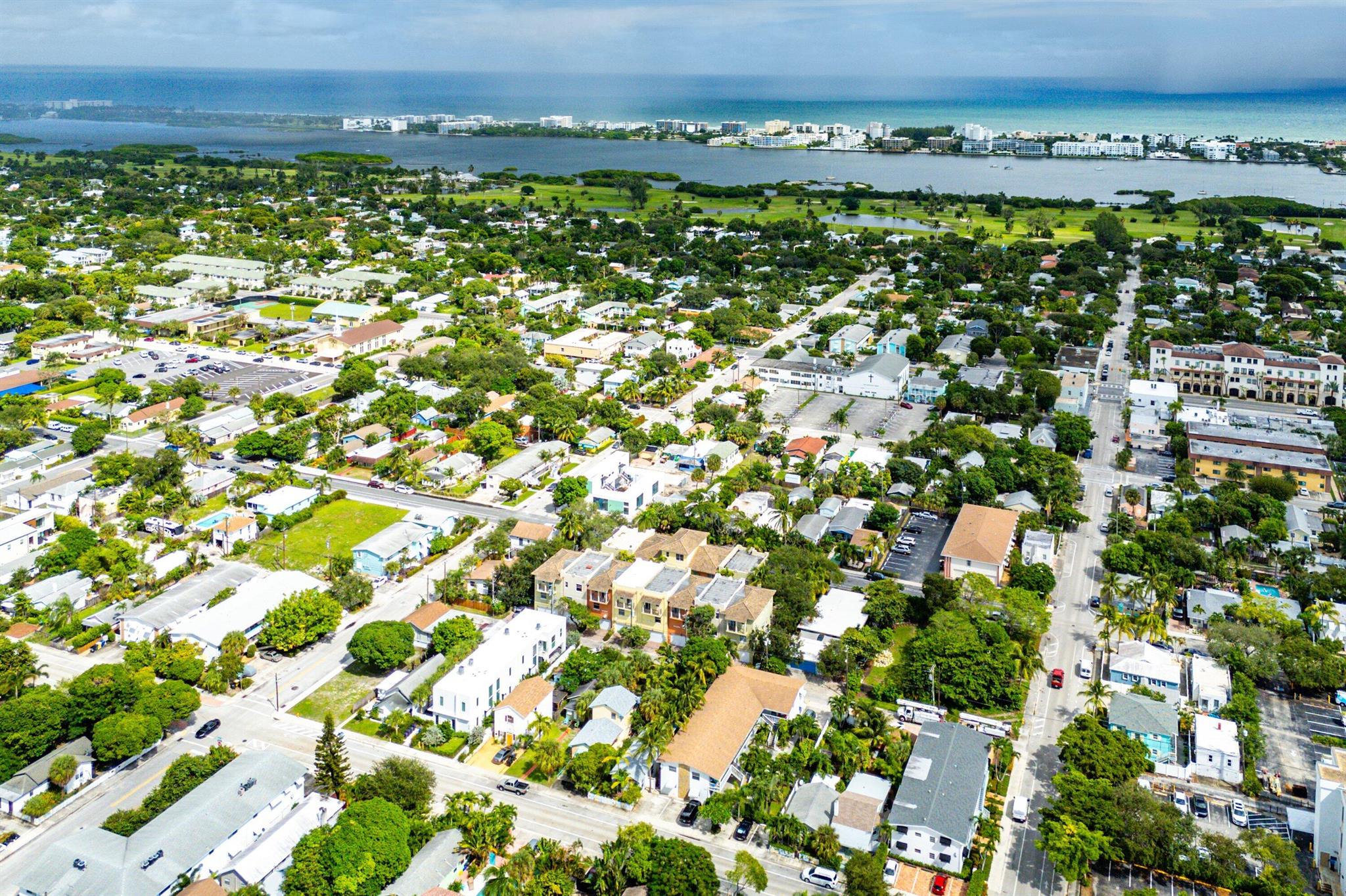 COCONUT WALK OF LAKE WORT - Residential