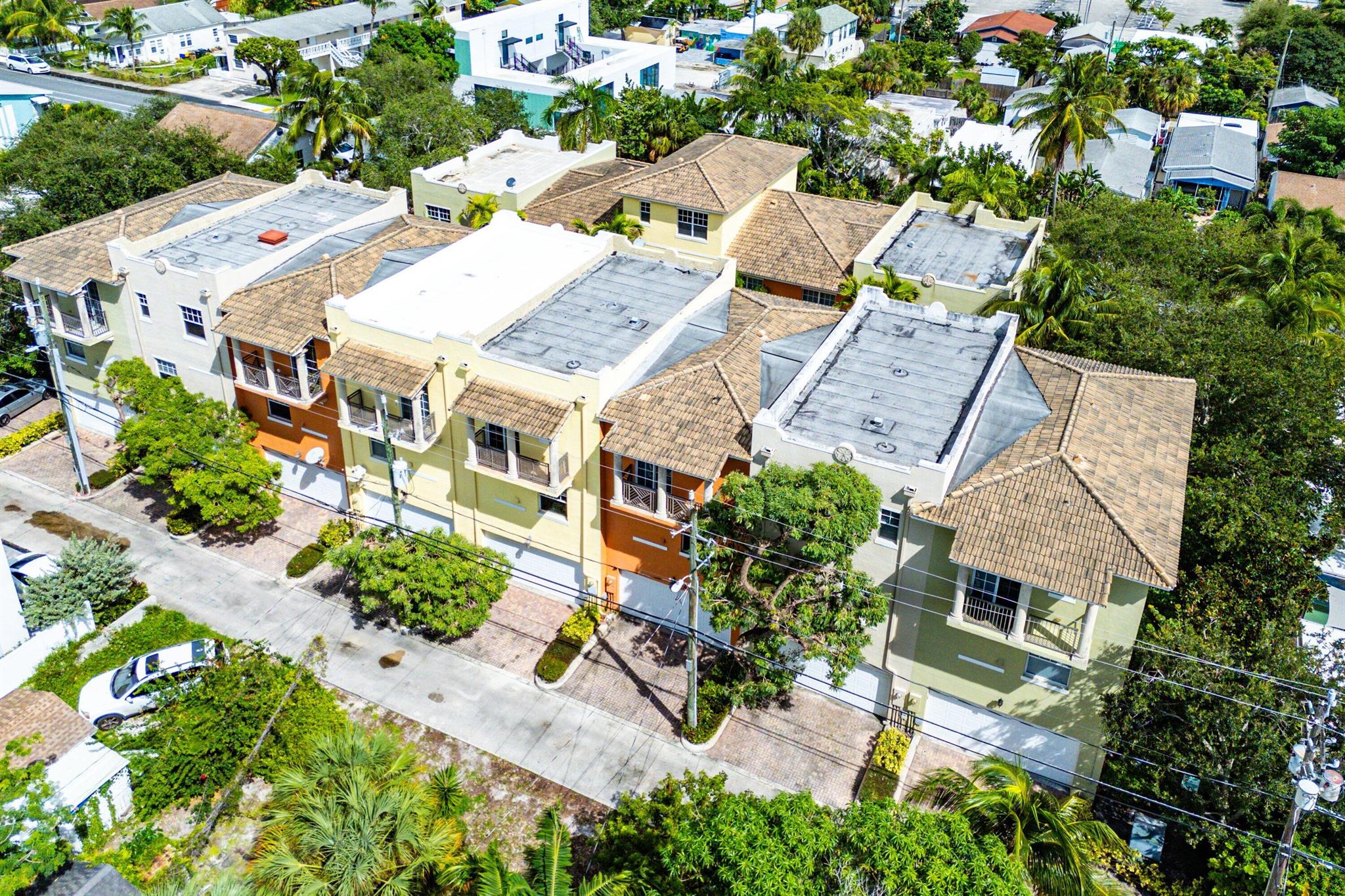 COCONUT WALK OF LAKE WORT - Residential