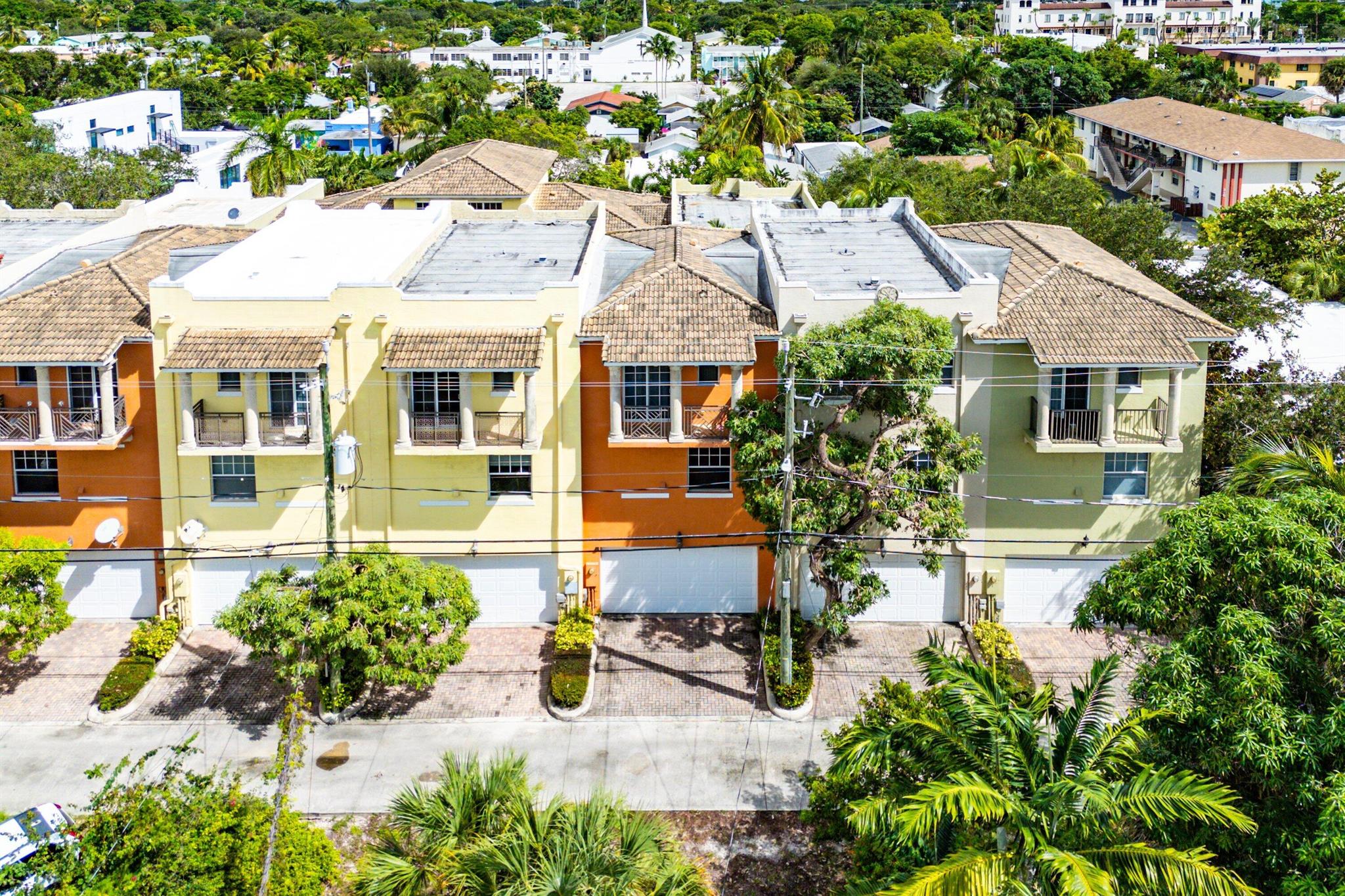 COCONUT WALK OF LAKE WORT - Residential