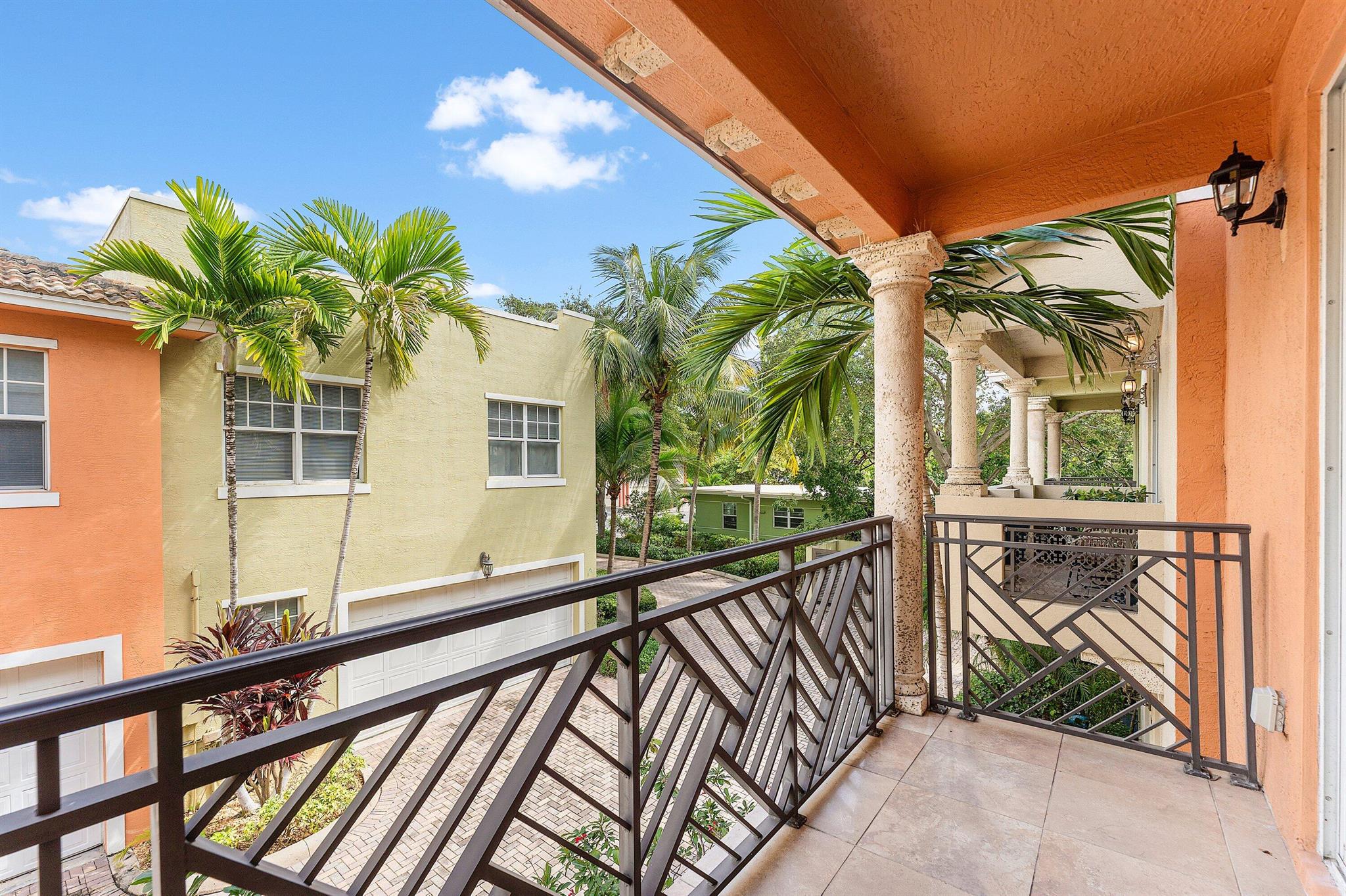 COCONUT WALK OF LAKE WORT - Residential