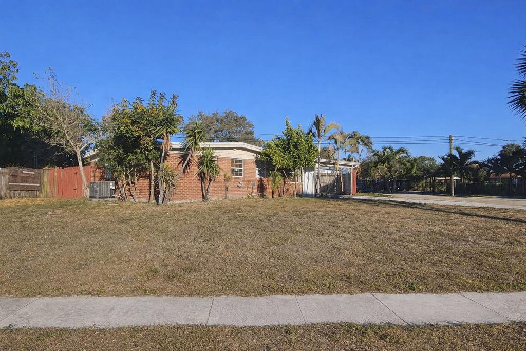 Photo of 12212 Acapulco Avenue, Palm Beach Gardens, FL 33410 (MLS # R11165129)