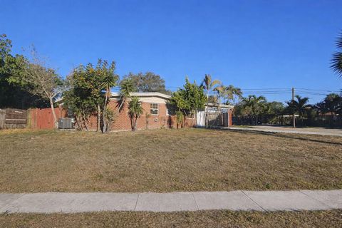 Photo of 12212 Acapulco Avenue, Palm Beach Gardens, FL 33410 (MLS # R11165129)