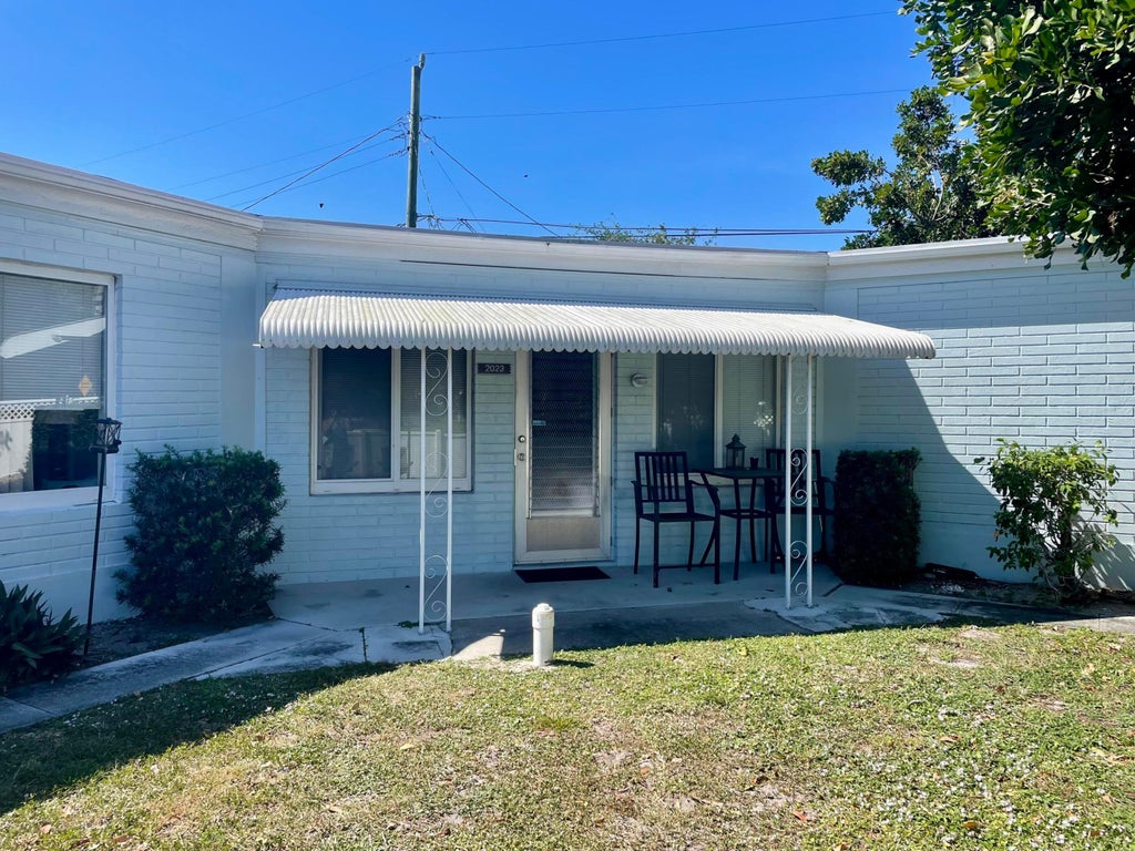 Photo of 2023 S SUZANNE Circle #2, North Palm Beach, FL 33408 (MLS # B26080464)