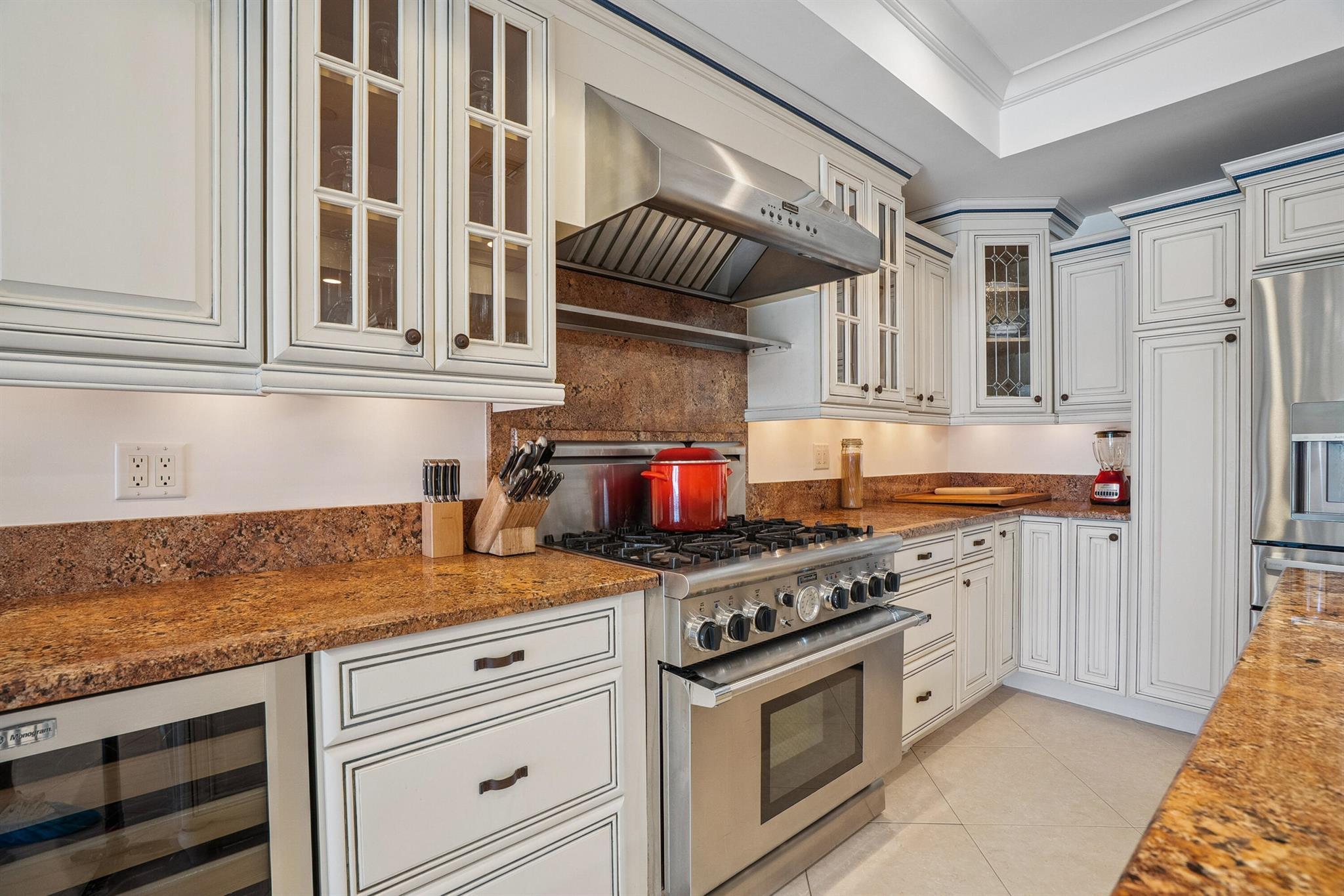 YACHT & COUNTRY CLUB OF S - Residential