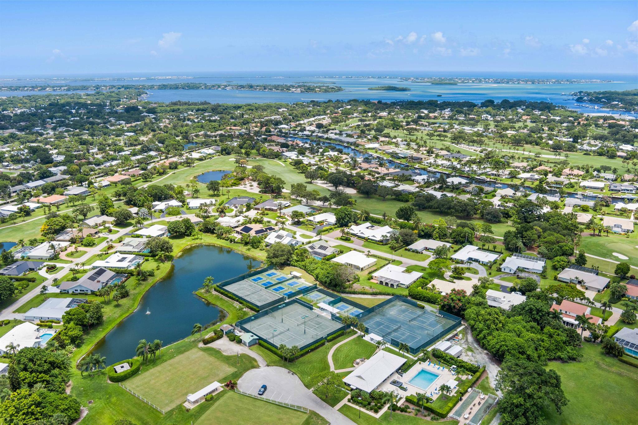 YACHT & COUNTRY CLUB OF S - Residential