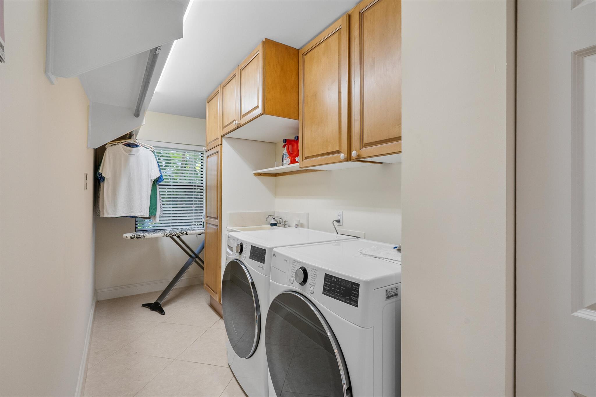 YACHT & COUNTRY CLUB OF S - Residential