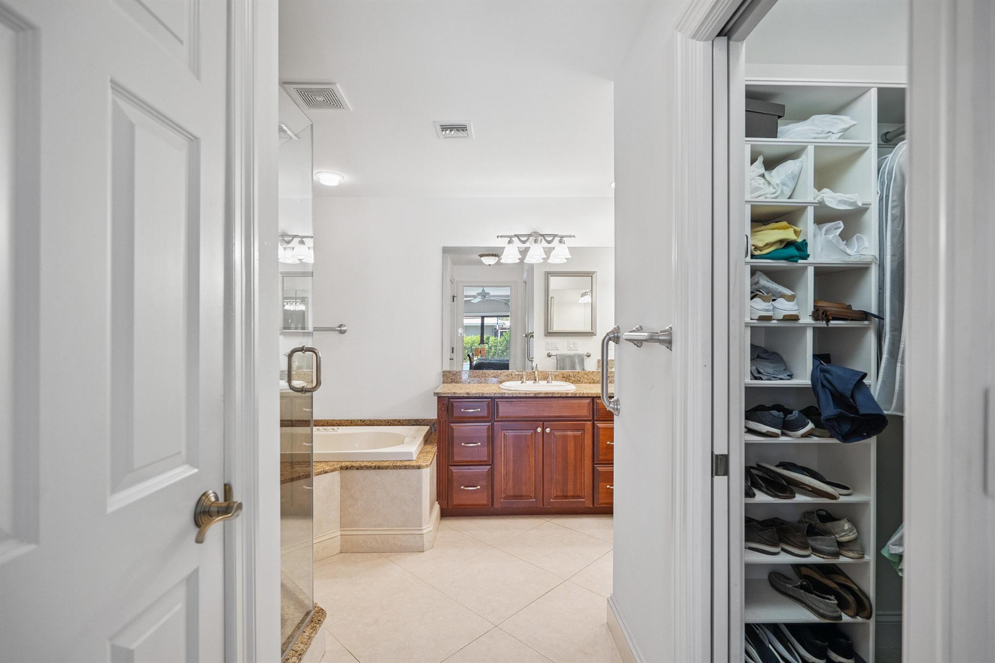 YACHT & COUNTRY CLUB OF S - Residential