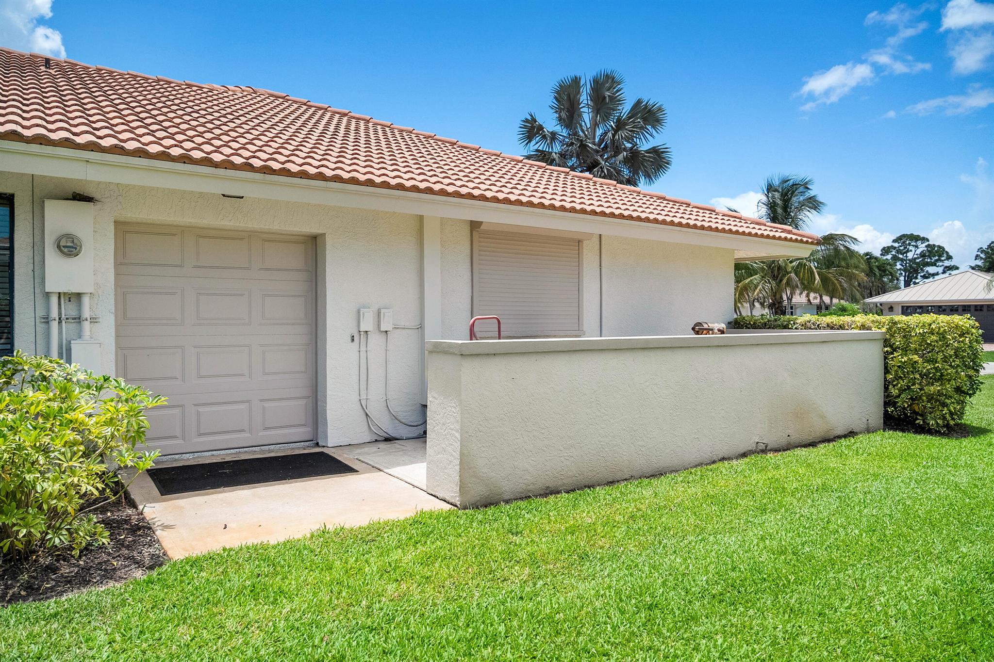 YACHT & COUNTRY CLUB OF S - Residential