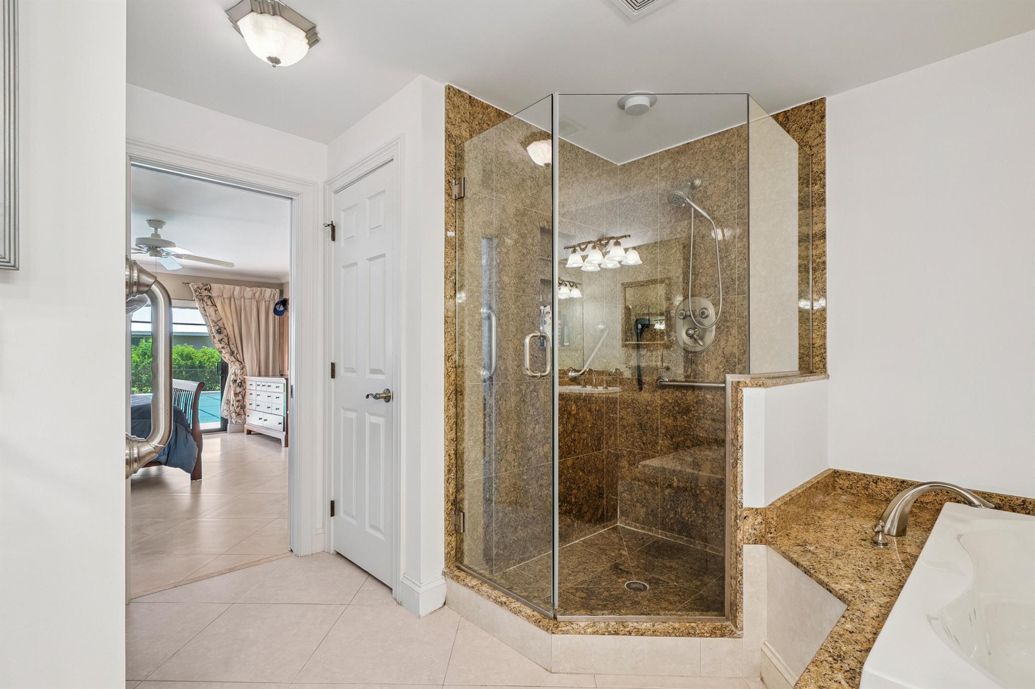 YACHT & COUNTRY CLUB OF S - Residential