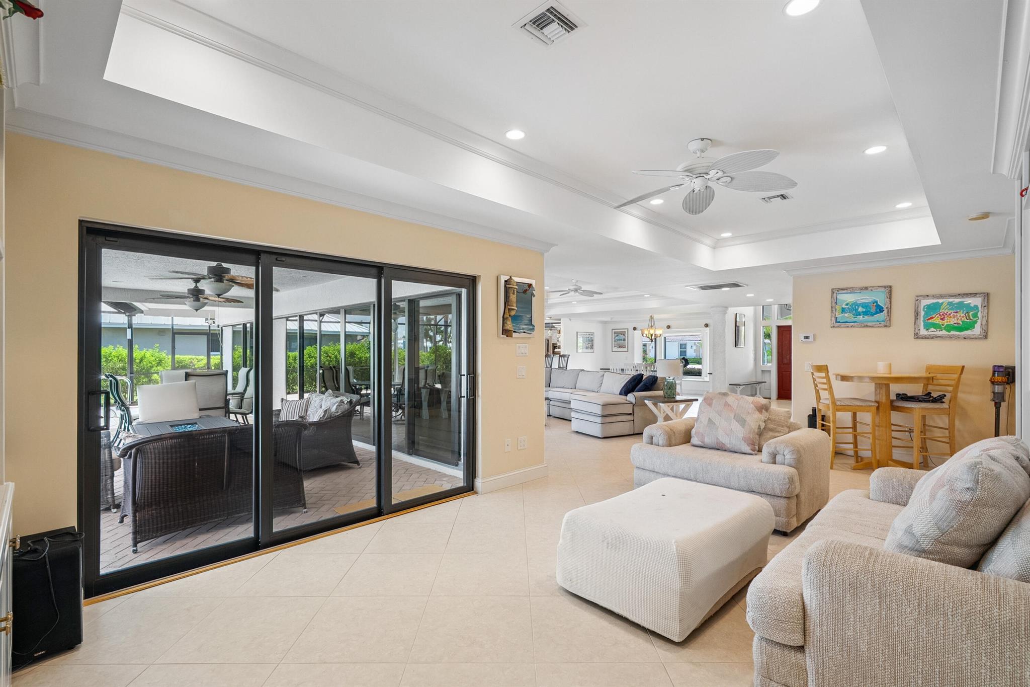 YACHT & COUNTRY CLUB OF S - Residential