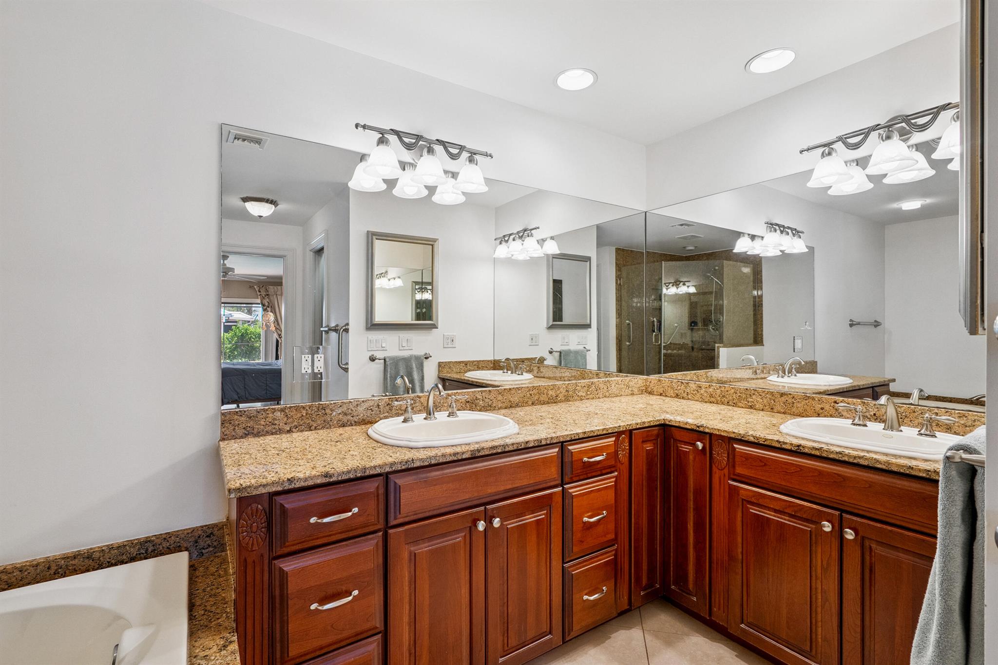 YACHT & COUNTRY CLUB OF S - Residential