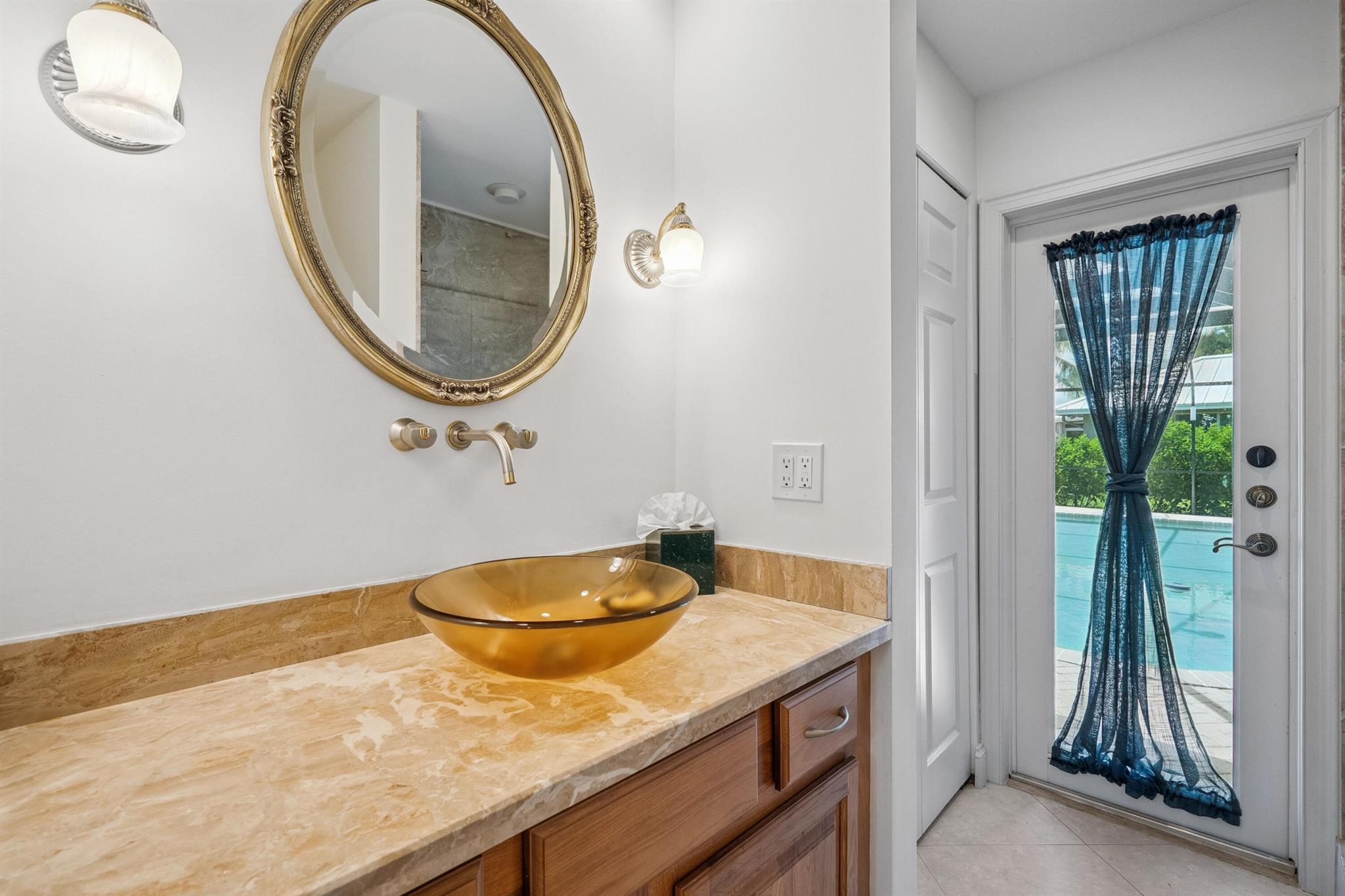 YACHT & COUNTRY CLUB OF S - Residential