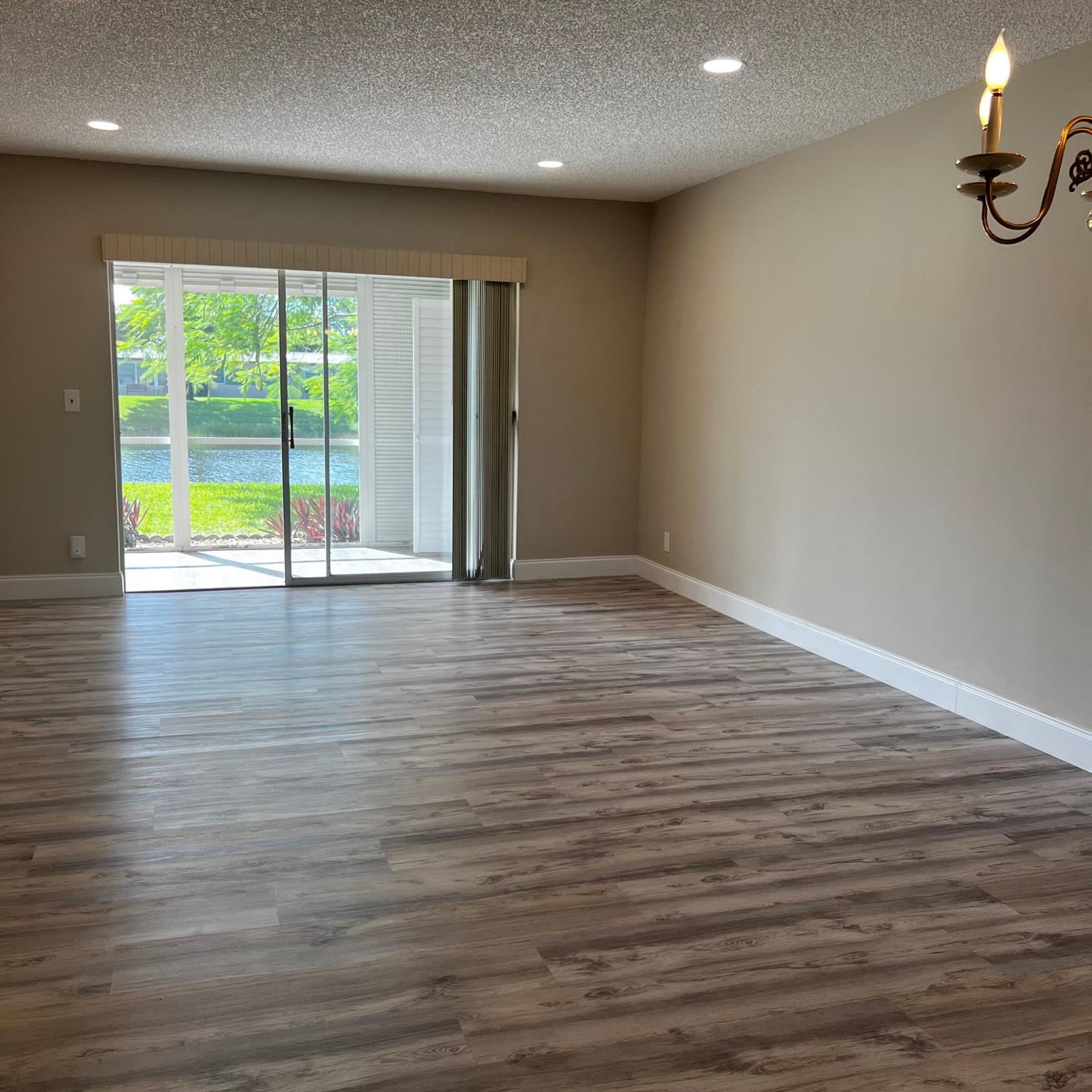 GOLDEN LAKES VILLAGE COND - Residential Lease