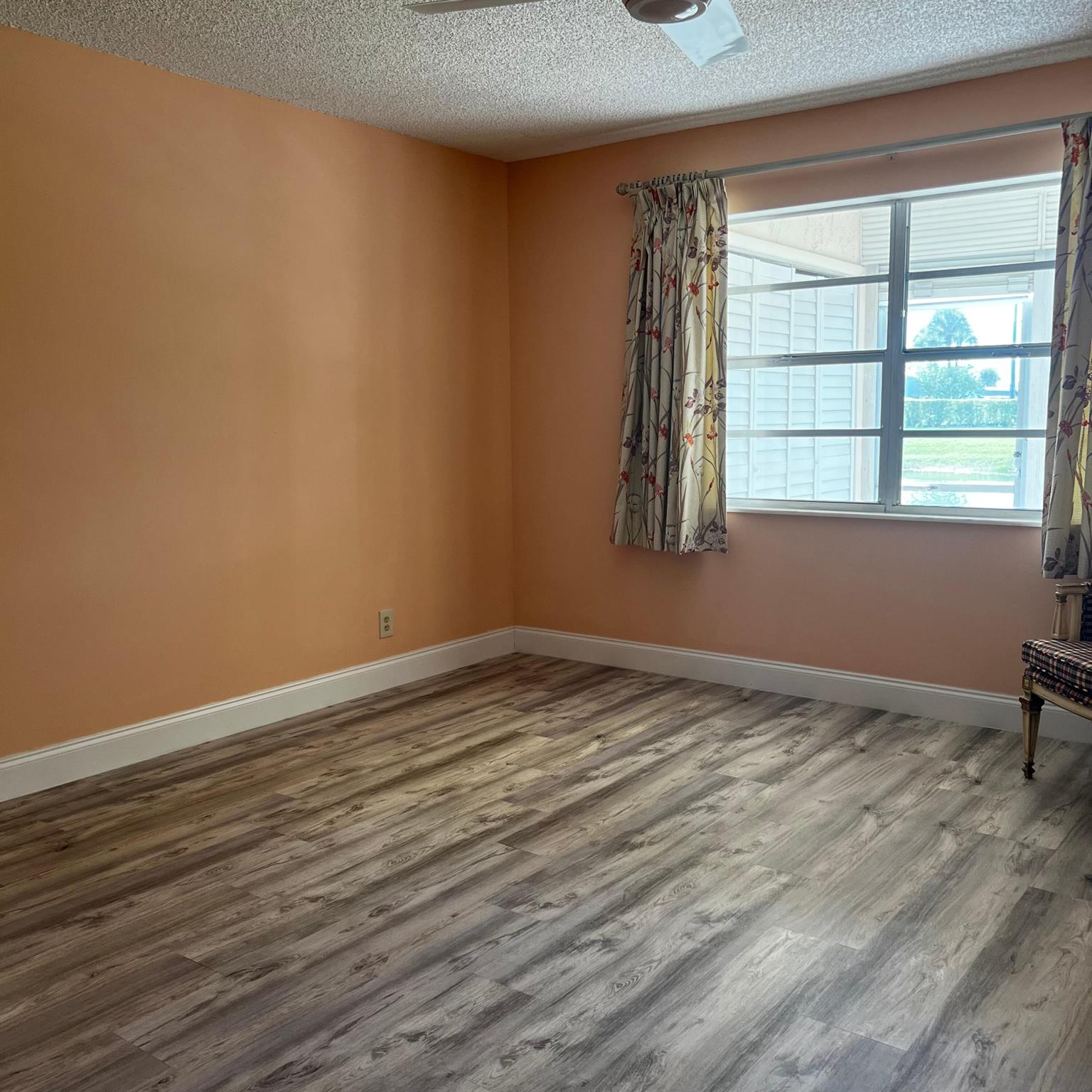 GOLDEN LAKES VILLAGE COND - Residential Lease