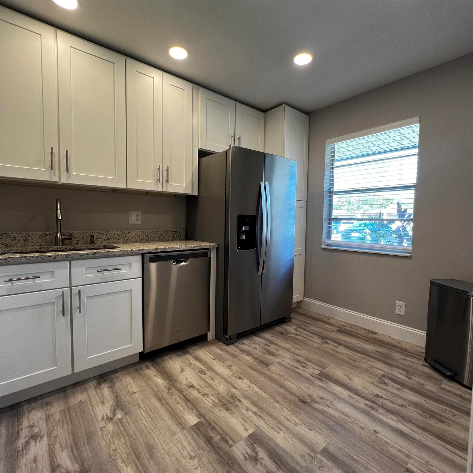 GOLDEN LAKES VILLAGE COND - Residential Lease