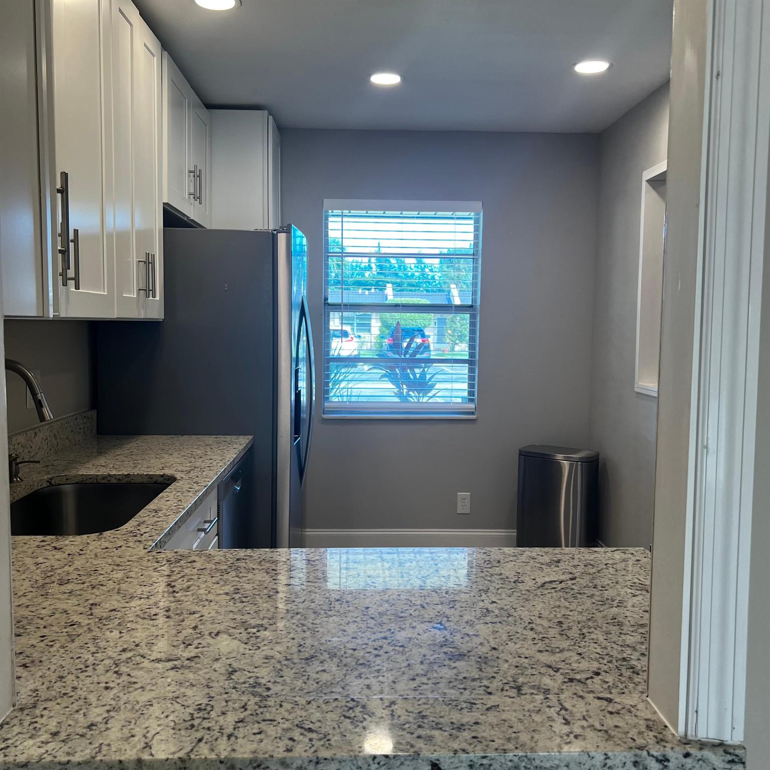 GOLDEN LAKES VILLAGE COND - Residential Lease