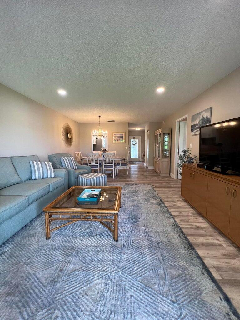 GOLDEN LAKES VILLAGE COND - Residential Lease