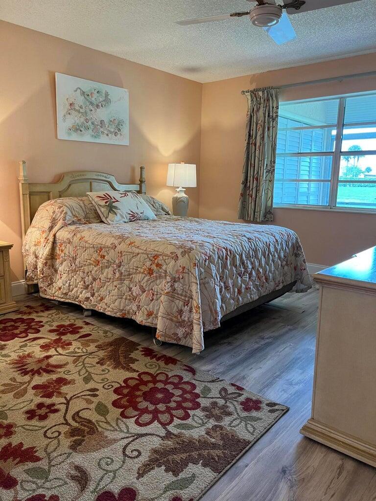 GOLDEN LAKES VILLAGE COND - Residential Lease