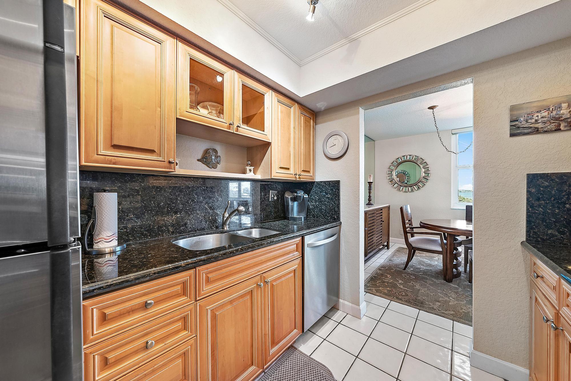 AQUARIUS CONDO - Residential