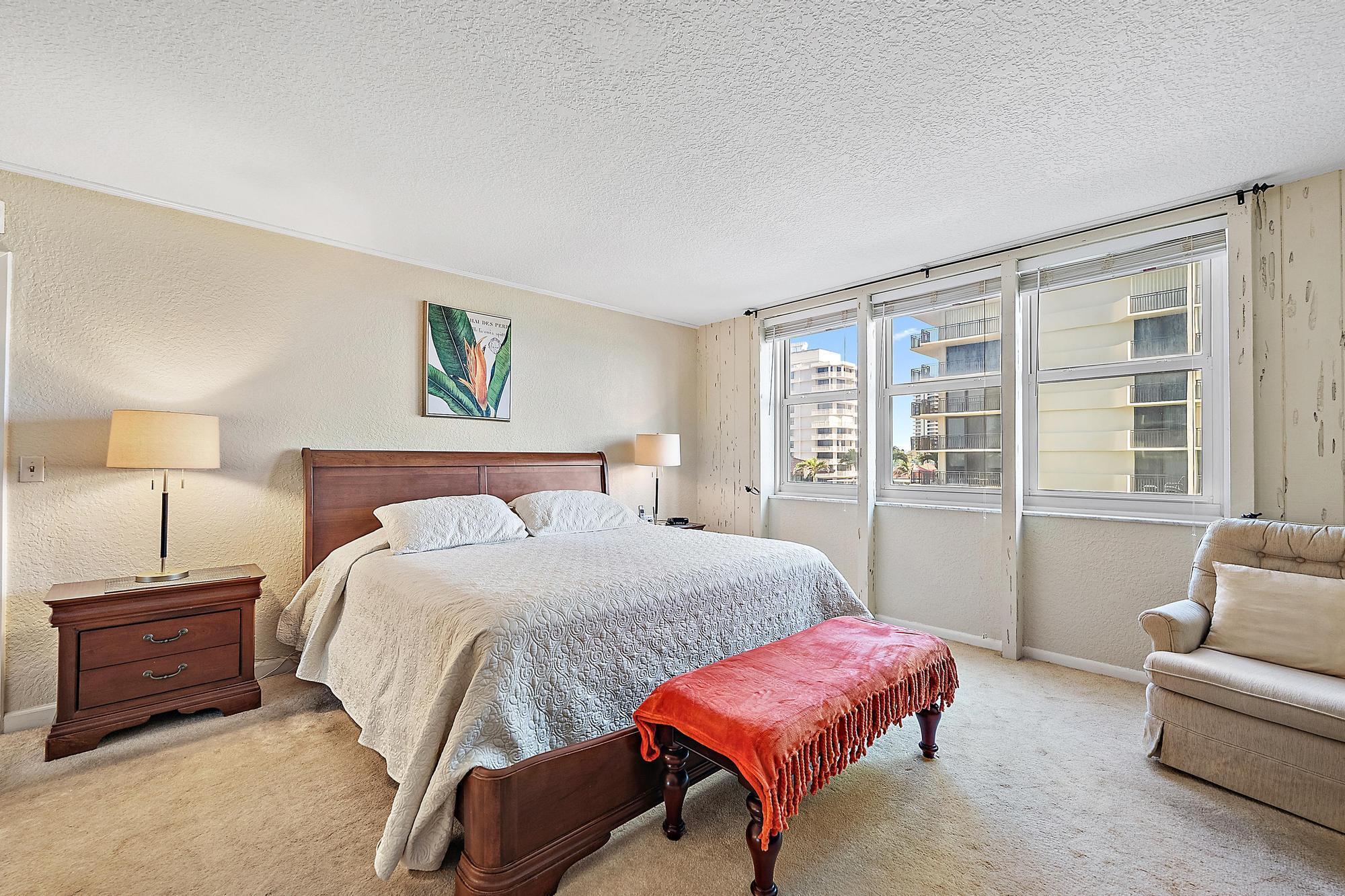 AQUARIUS CONDO - Residential